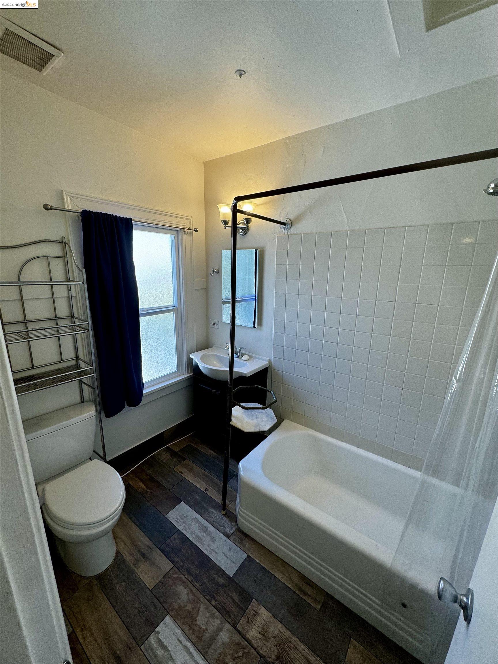 Detail Gallery Image 7 of 22 For 740 Alcatraz Ave, Oakland,  CA 94609 - – Beds | – Baths