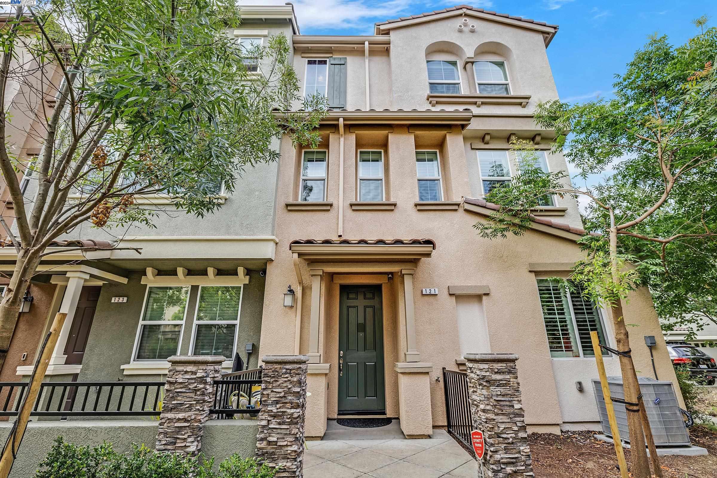 Detail Gallery Image 1 of 1 For 121 Cypress Loop, Hayward,  CA 94544 - 4 Beds | 3/1 Baths