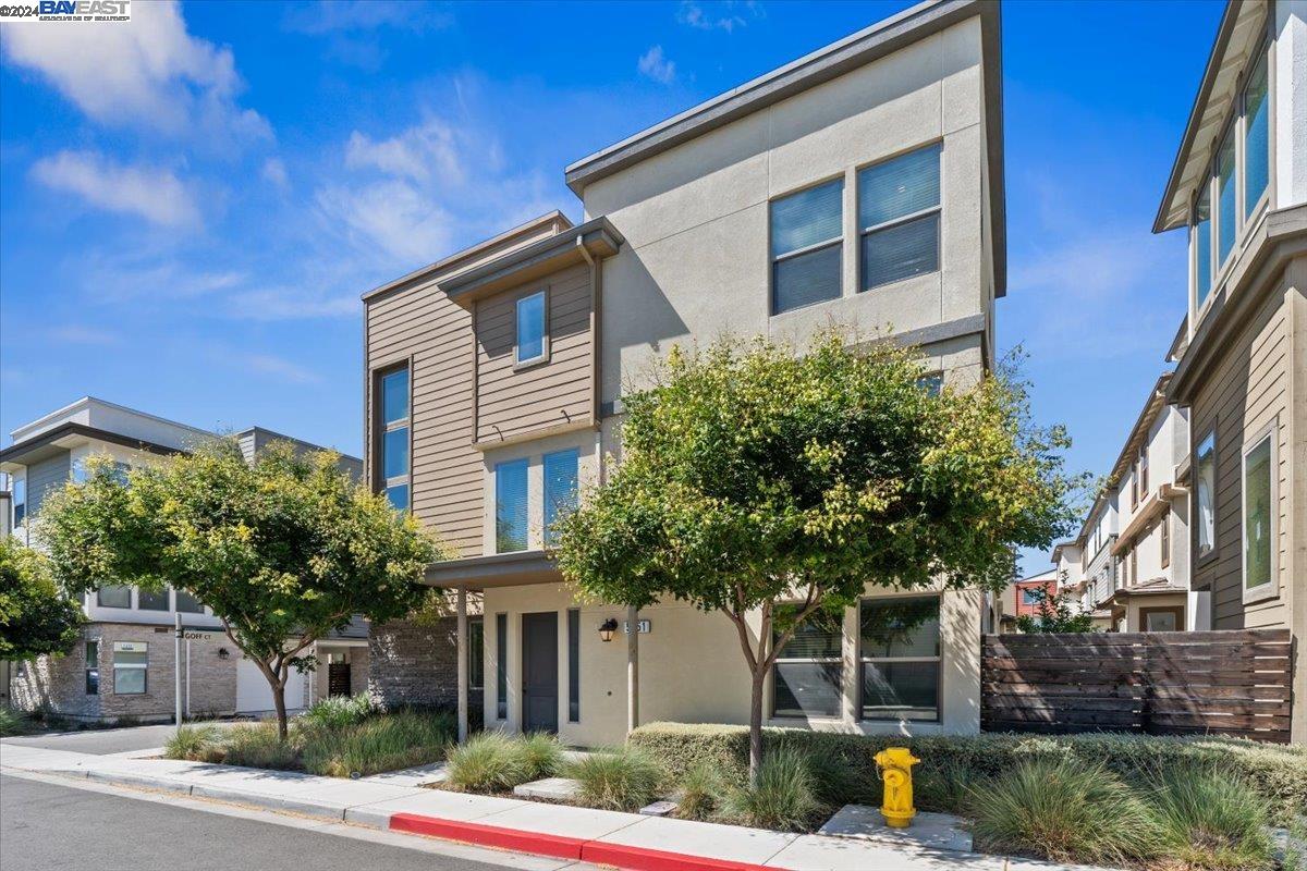 Detail Gallery Image 1 of 1 For 5551 Metropolitan Way, Dublin,  CA 94568 - 4 Beds | 3/1 Baths