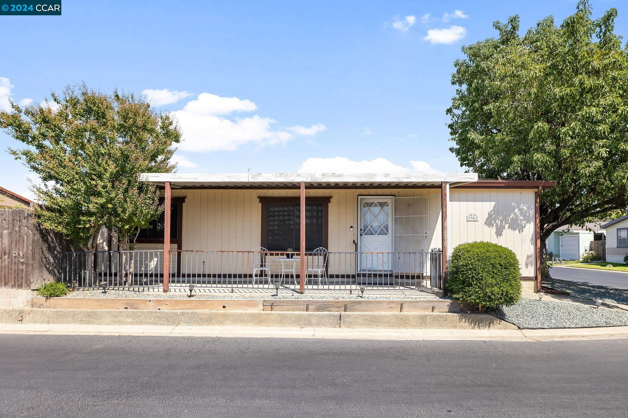 Detail Gallery Image 2 of 26 For 7855 Cottonwood Ln #36,  Sacramento,  CA 95828 - 3 Beds | 2 Baths