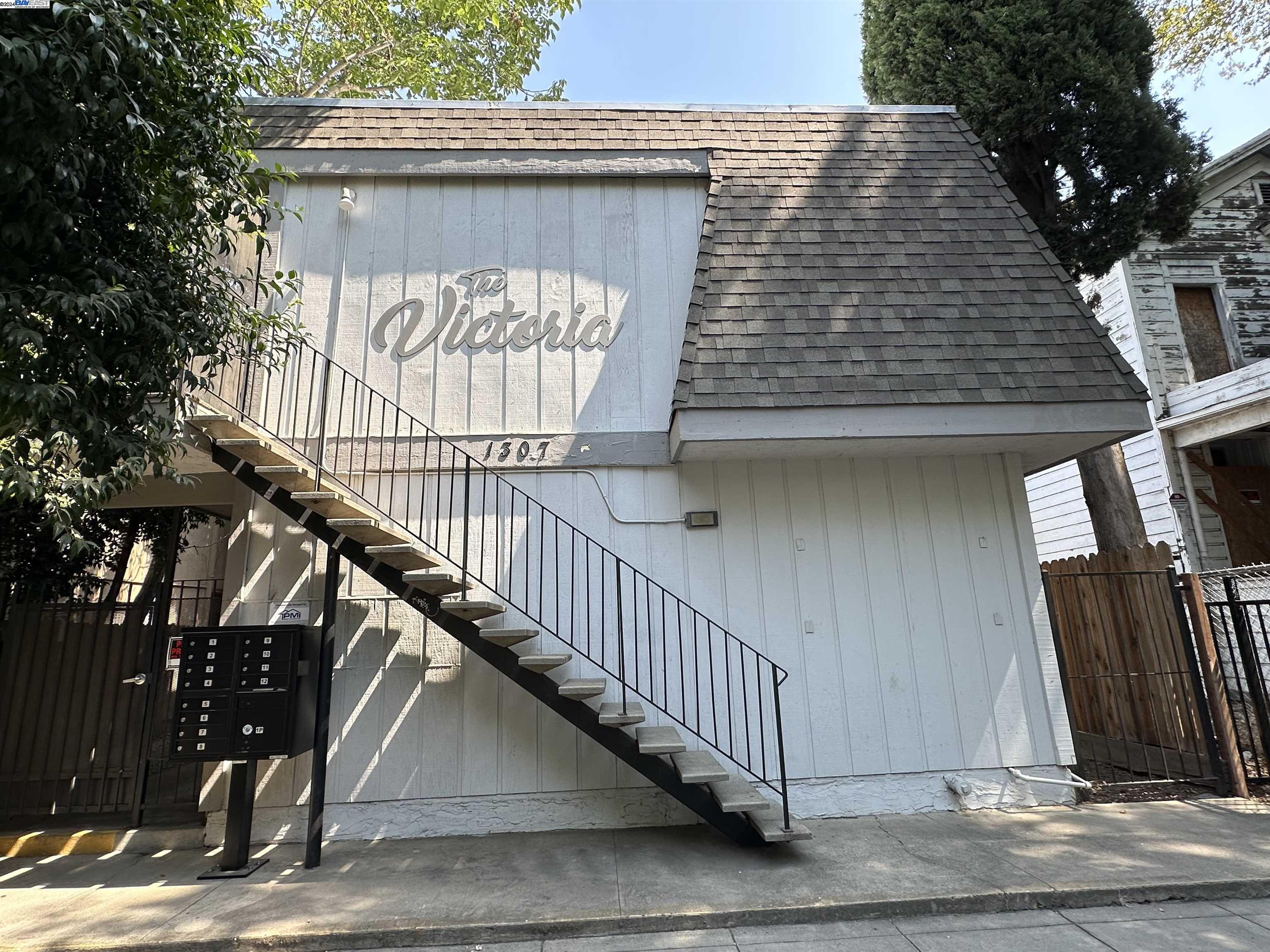 Detail Gallery Image 1 of 1 For 1307 F St, Sacramento,  CA 95814 - – Beds | – Baths