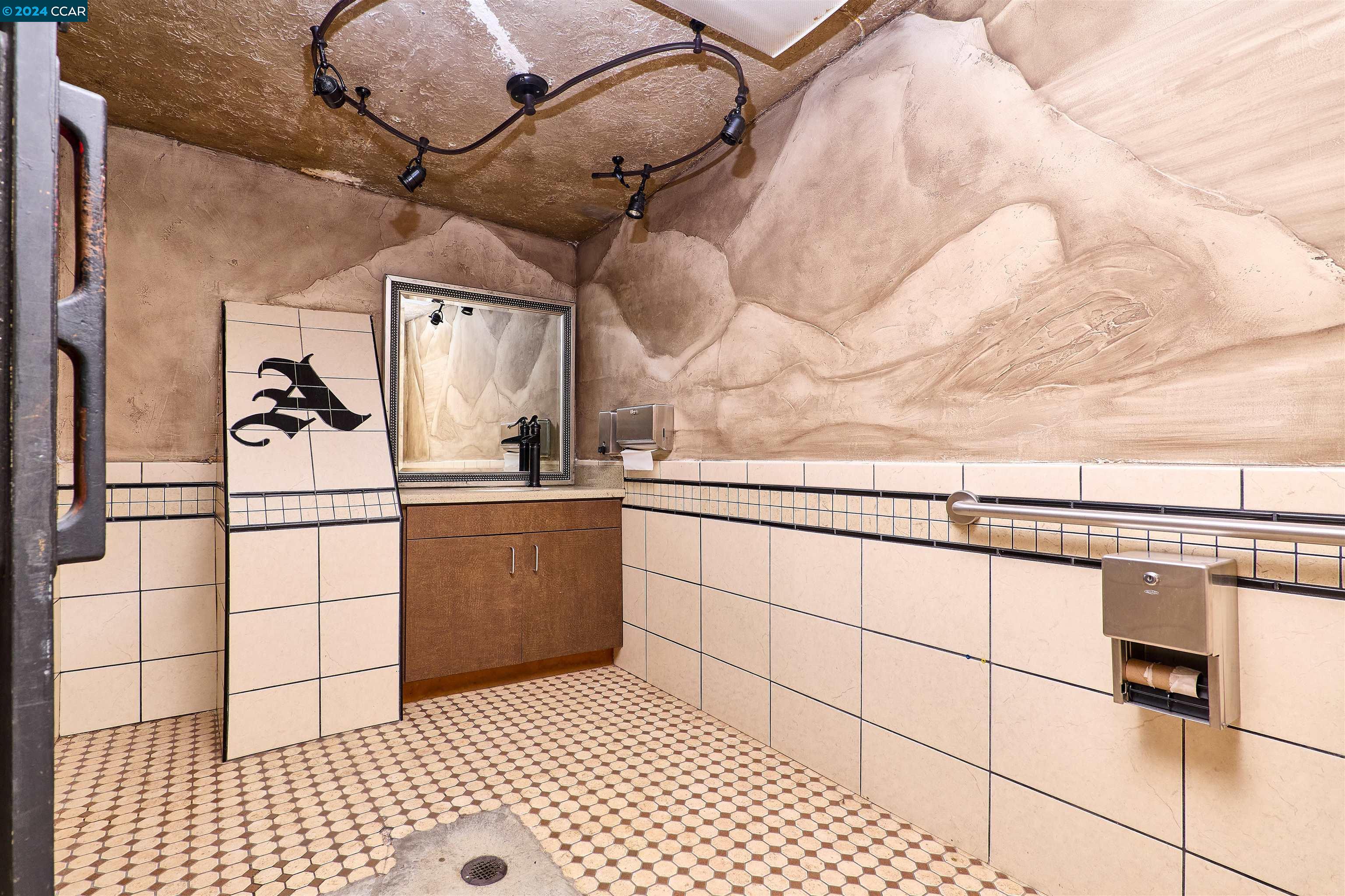 Detail Gallery Image 11 of 60 For 910 2nd St, Sacramento,  CA 95814 - – Beds | – Baths