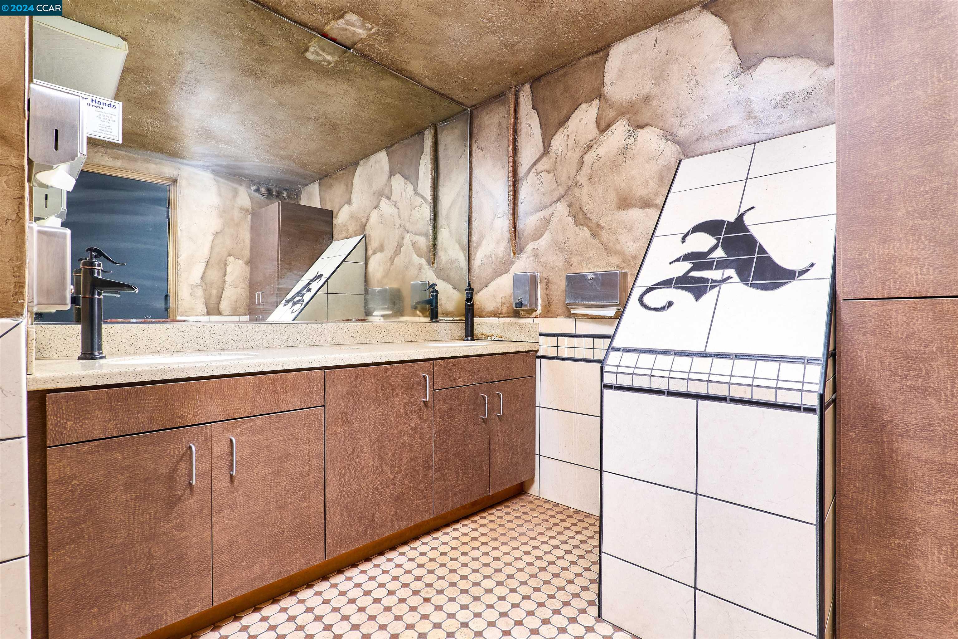 Detail Gallery Image 14 of 60 For 910 2nd St, Sacramento,  CA 95814 - – Beds | – Baths