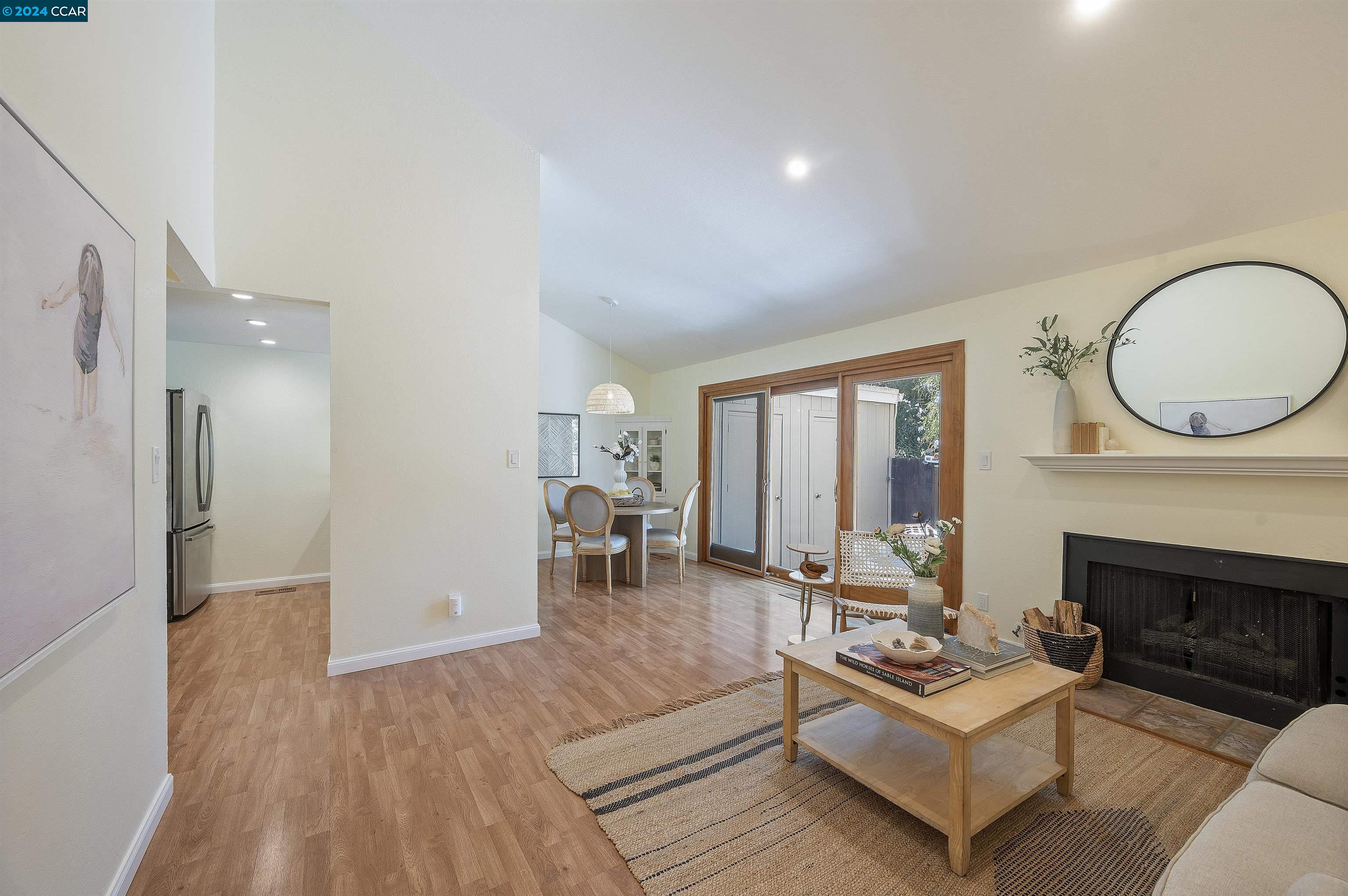 More Details about MLS # 41068614 : 1325 WATERFALL WAY