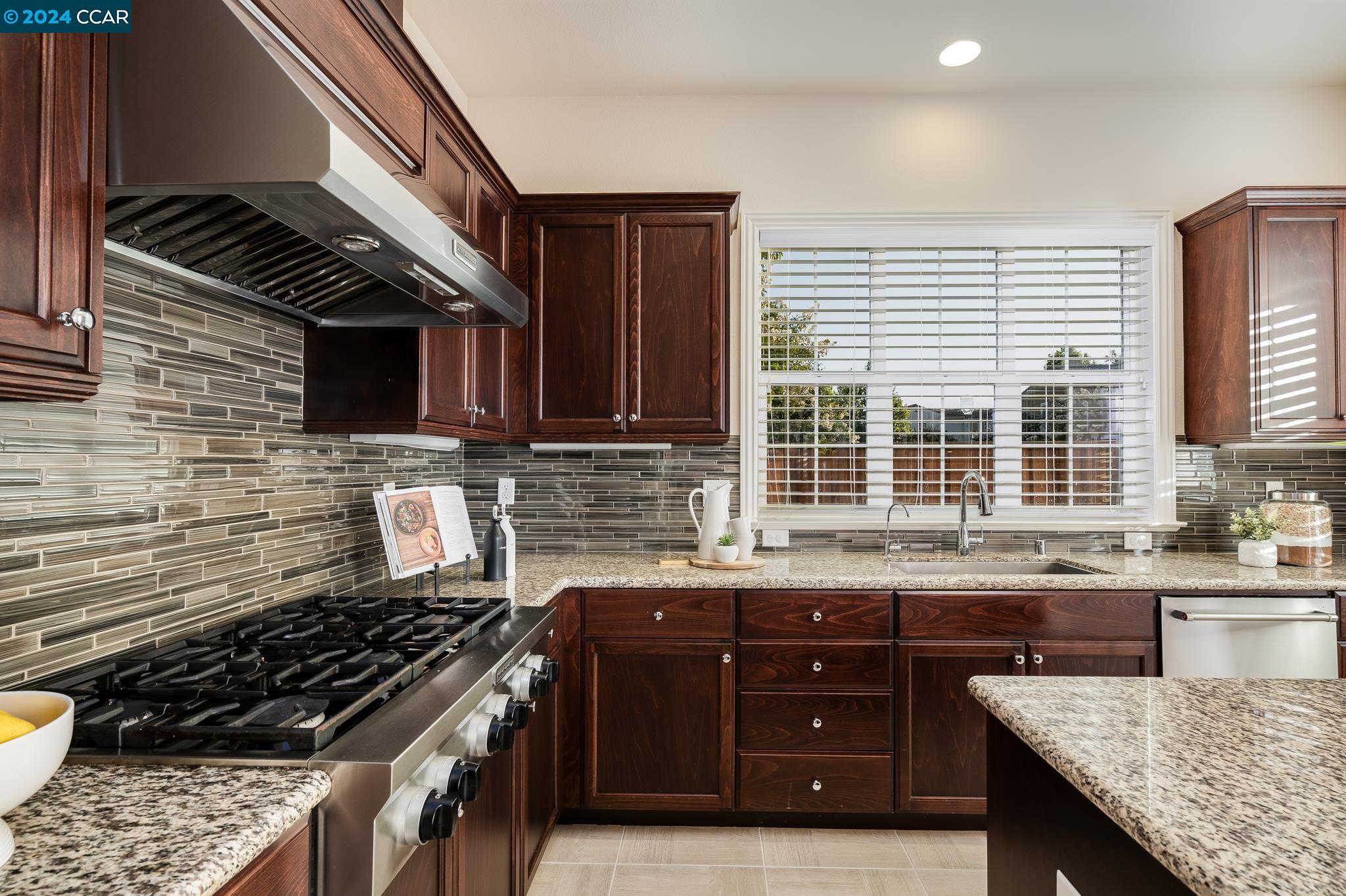 Detail Gallery Image 11 of 44 For 3026 Sonsilla Ln, San Ramon,  CA 94582 - 4 Beds | 3/1 Baths