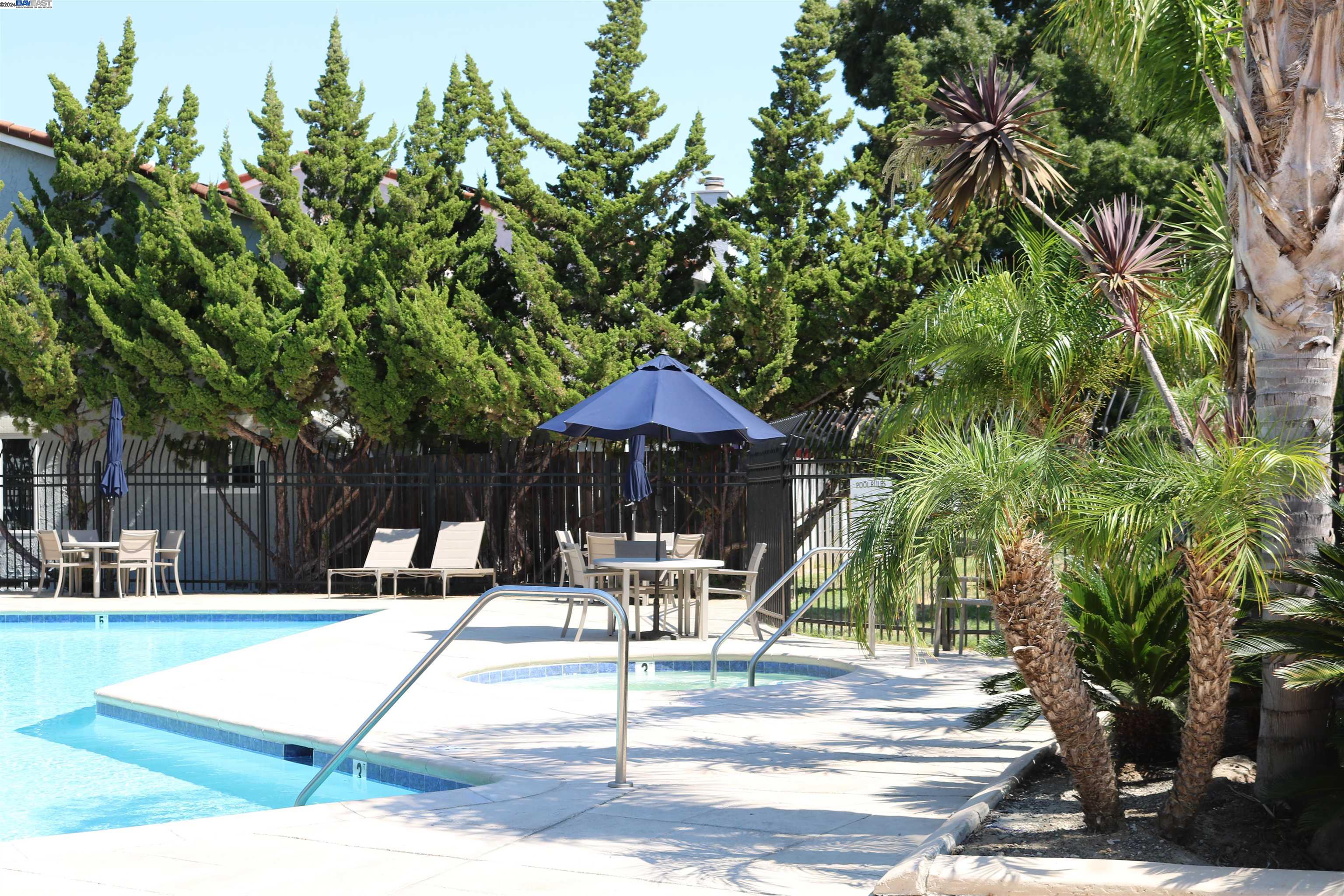 More Details about MLS # 41068722 : 262 SHORELINE DR