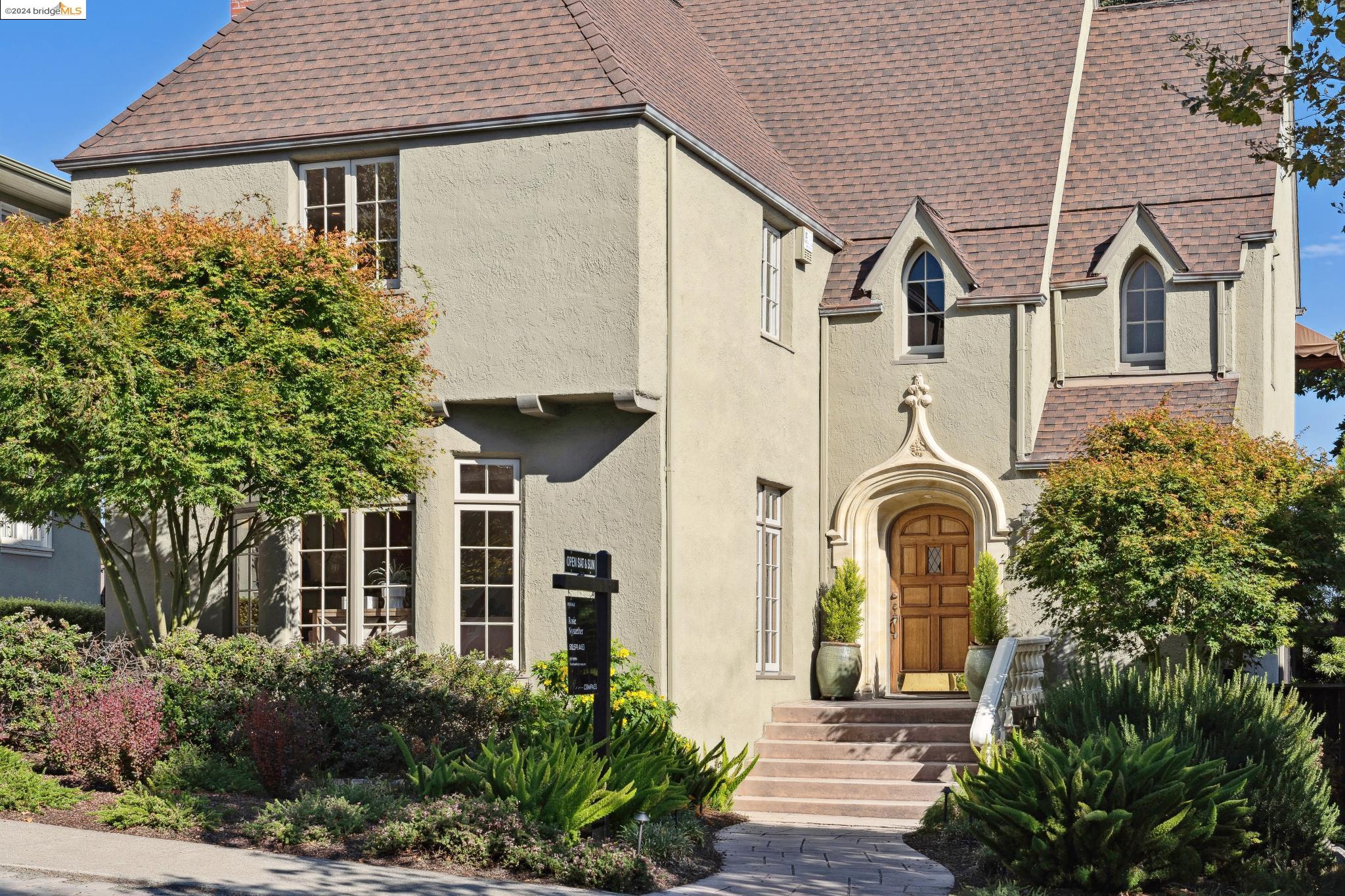 Detail Gallery Image 1 of 1 For 1075 Longridge Rd, Oakland,  CA 94610 - 4 Beds | 3 Baths