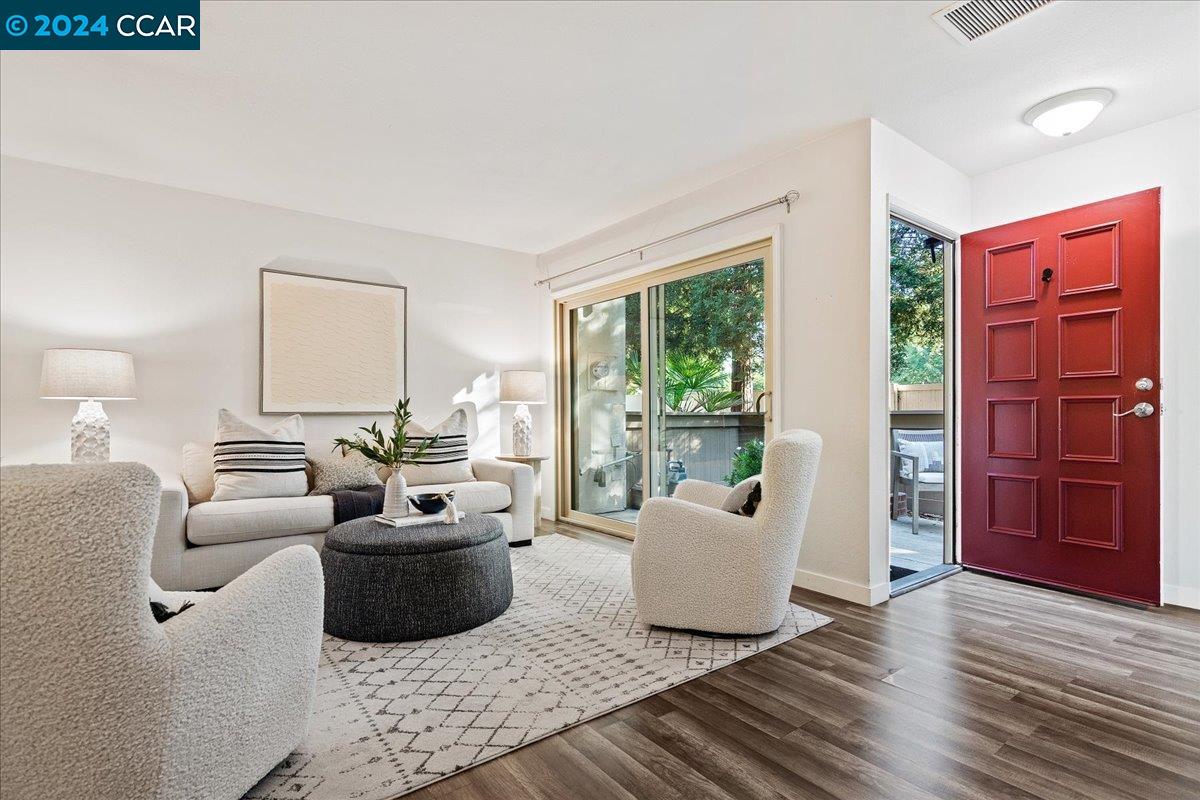 Photo #5: 41068779 Listing 