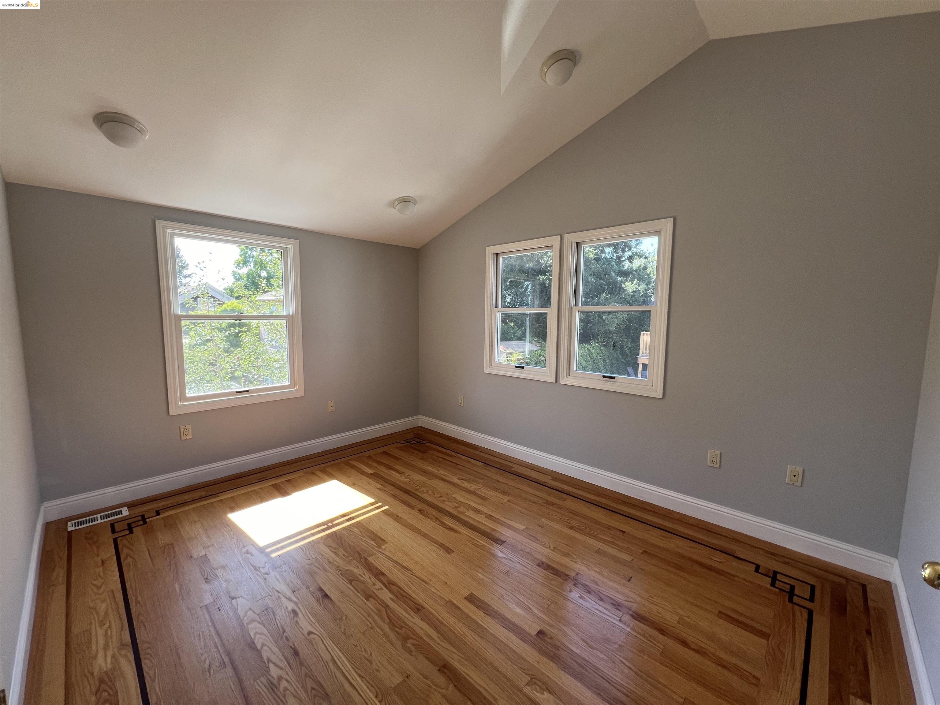 Detail Gallery Image 7 of 8 For 2438 Martin Luther King Jr Way, Berkeley,  CA 94704 - 2 Beds | 1/1 Baths