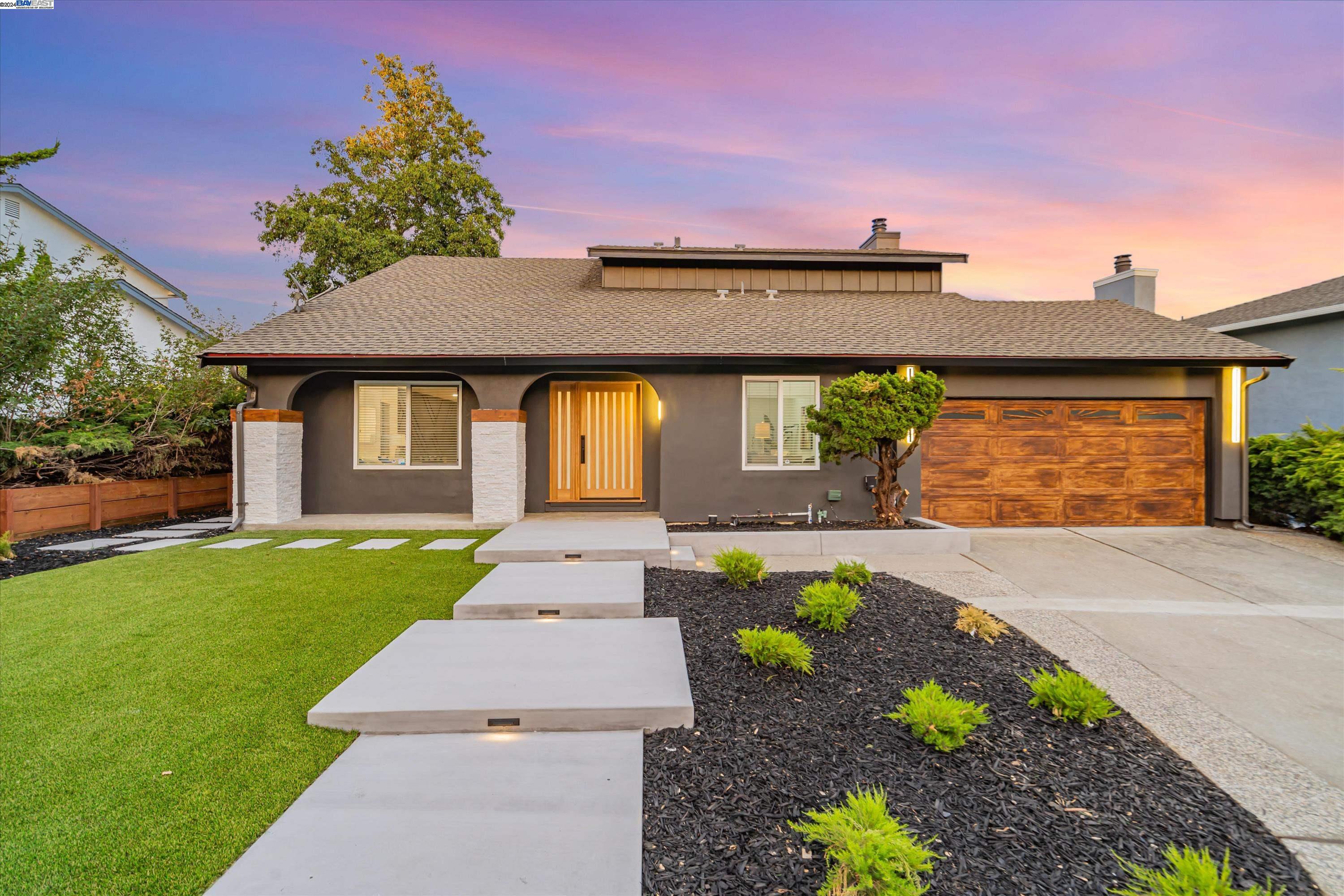 Detail Gallery Image 1 of 1 For 3655 Skyline Dr, Hayward,  CA 94542 - 4 Beds | 3 Baths