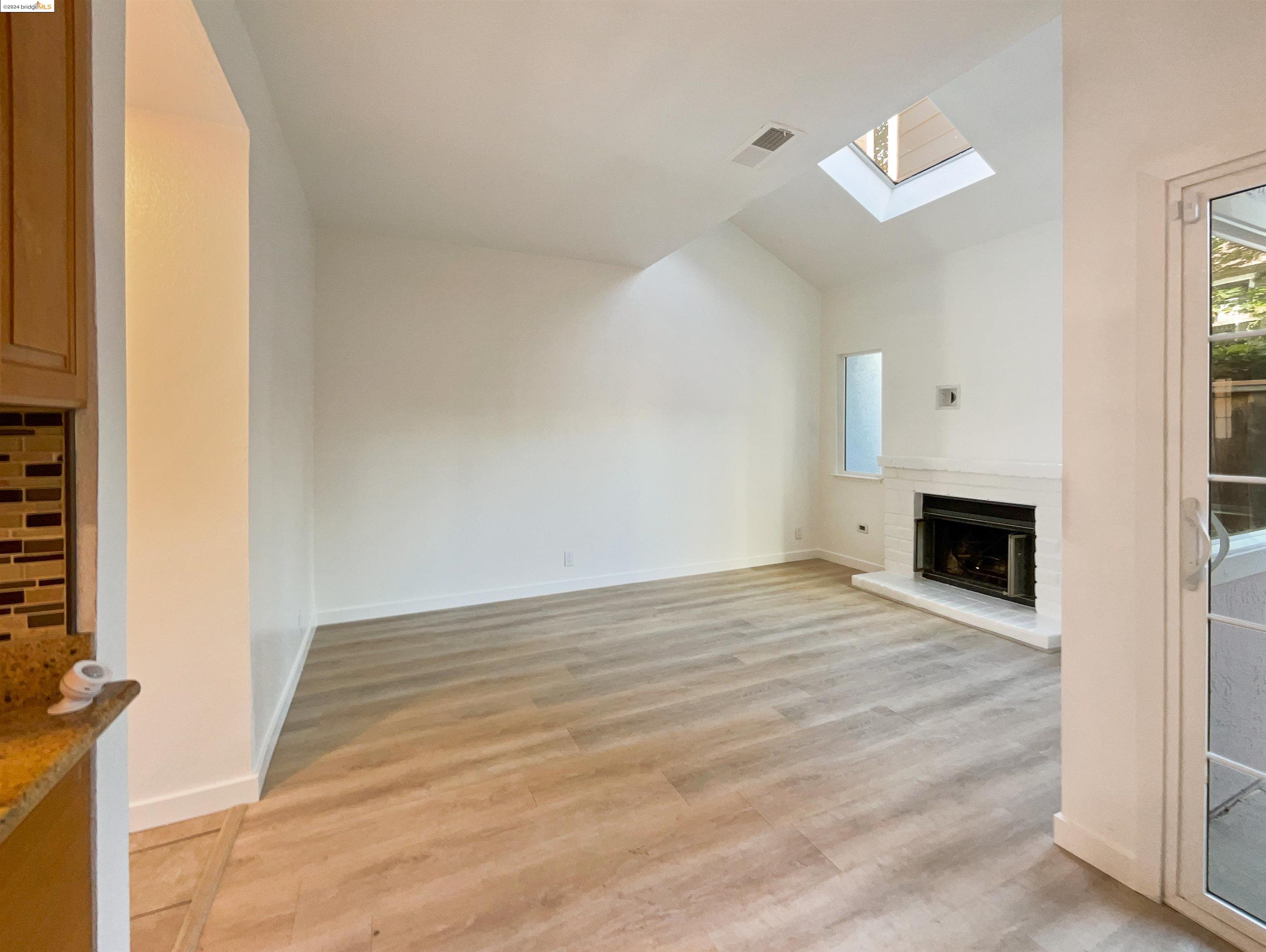 Photo #3: 41068915 Listing 