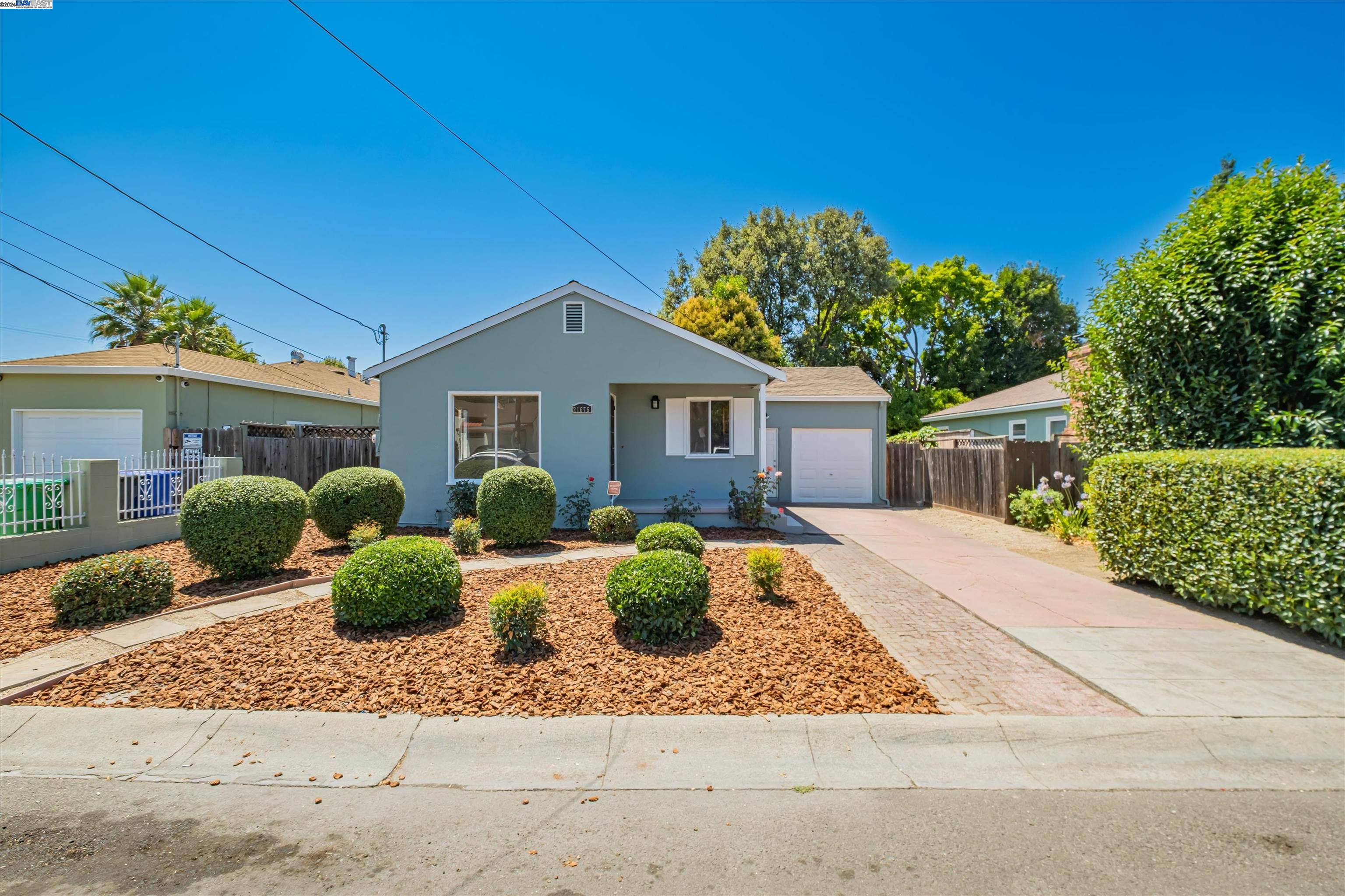 Detail Gallery Image 1 of 1 For 21675 Willow Ct, Hayward,  CA 94541 - 2 Beds | 1 Baths