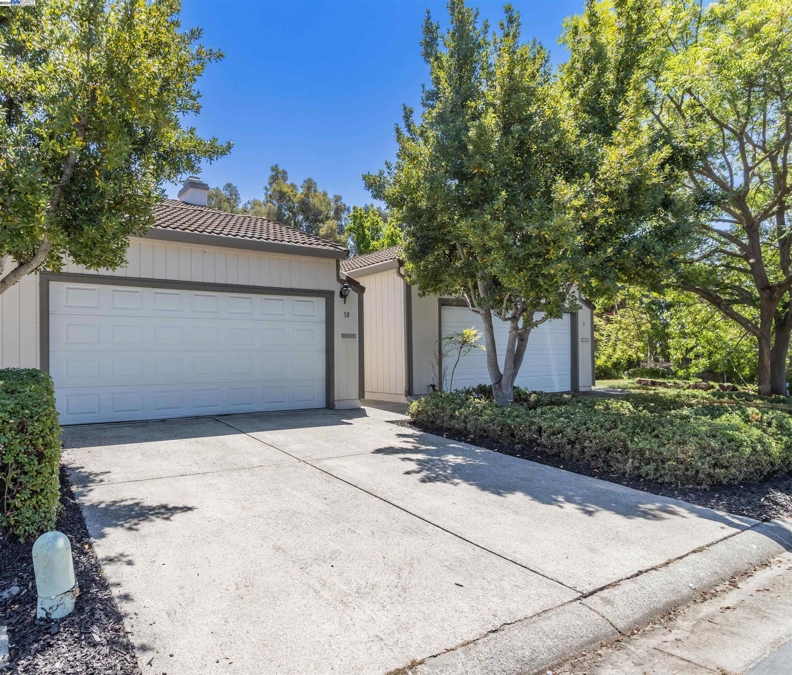 Detail Gallery Image 1 of 1 For 10 Knoll Ct., Hercules,  CA 94547-1430 - 3 Beds | 2/1 Baths