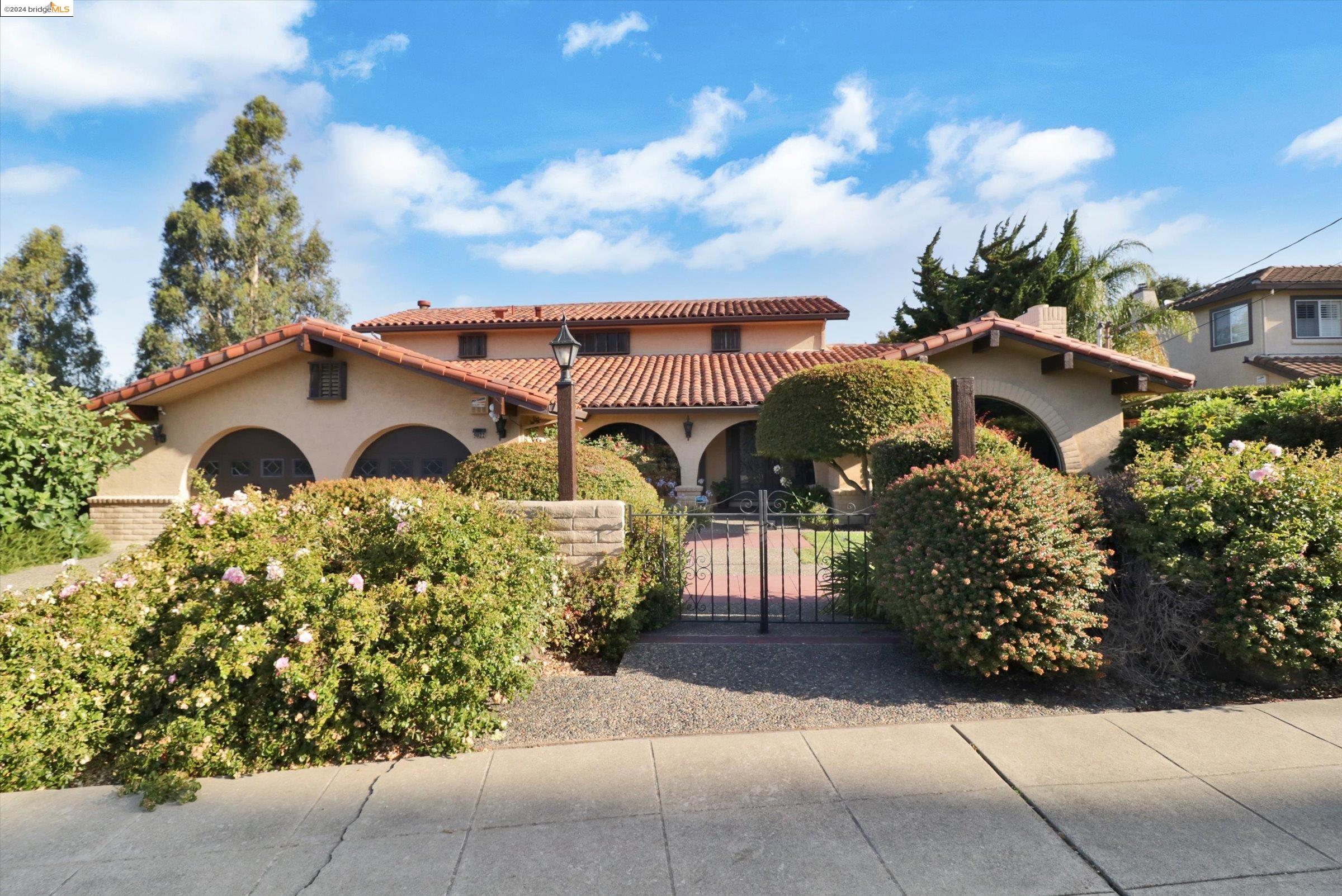 Detail Gallery Image 1 of 1 For 5022 Beacon Hill Dr, Castro Valley,  CA 94552 - 4 Beds | 2/1 Baths