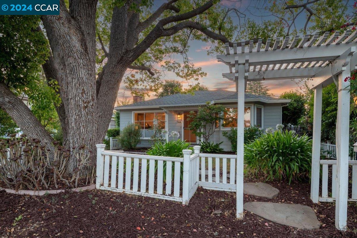 Detail Gallery Image 1 of 1 For 564 Georgia Ave, Palo Alto,  CA 94306 - 2 Beds | 1/1 Baths