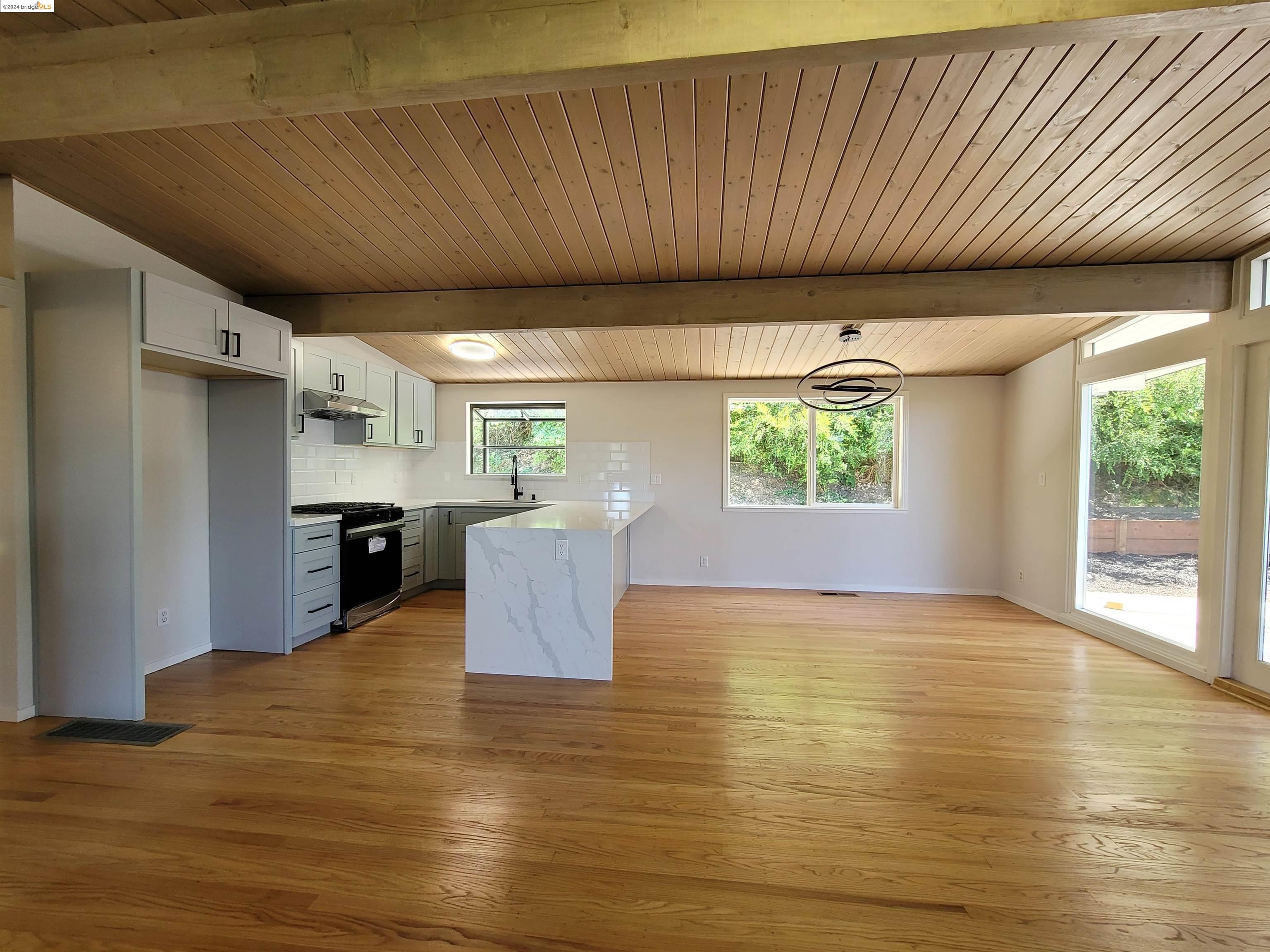 Detail Gallery Image 21 of 42 For 7030 Snake Rd, Oakland,  CA 94611 - 4 Beds | 2 Baths