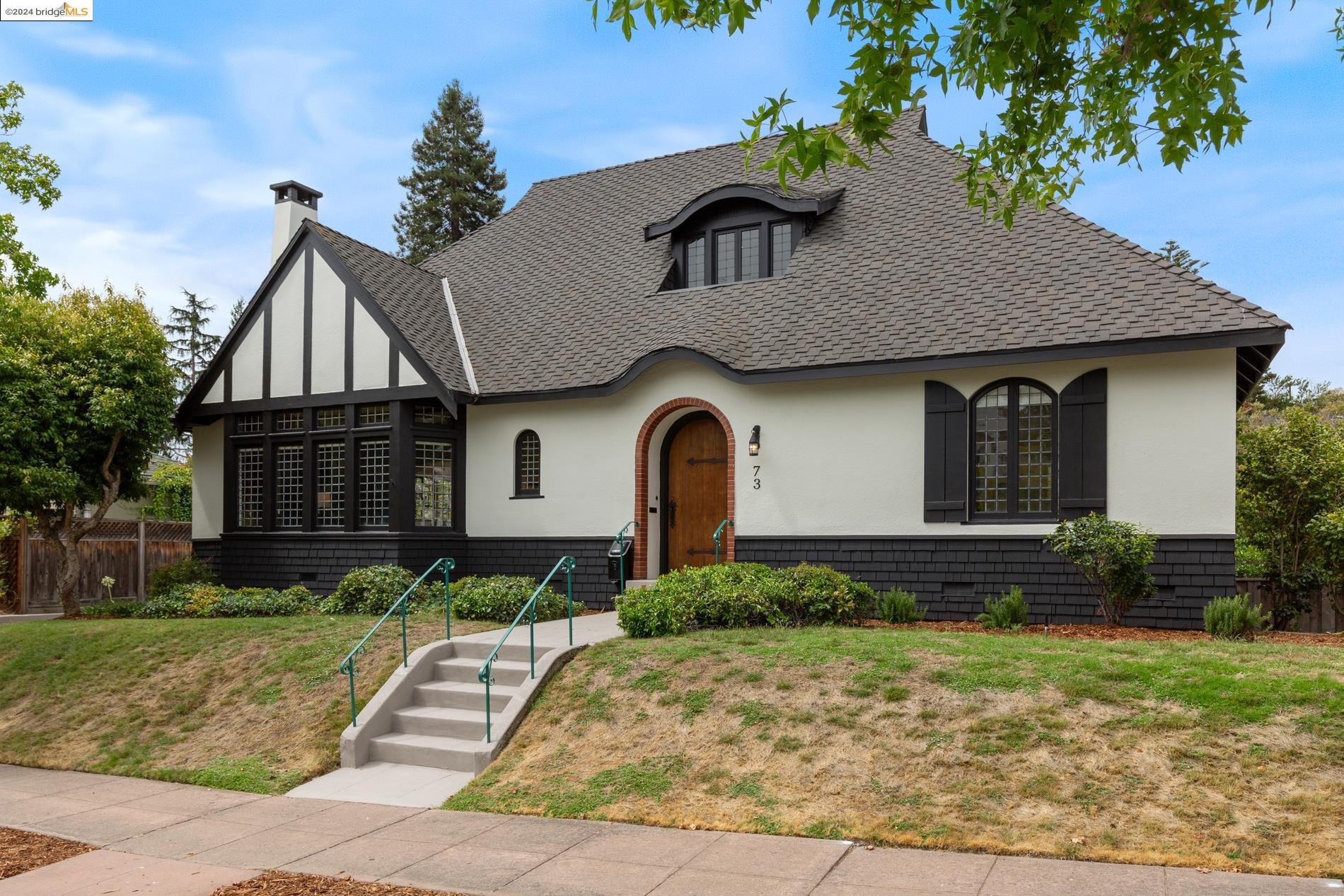 Detail Gallery Image 1 of 1 For 73 Manor Dr, Piedmont,  CA 94611 - 3 Beds | 2/1 Baths