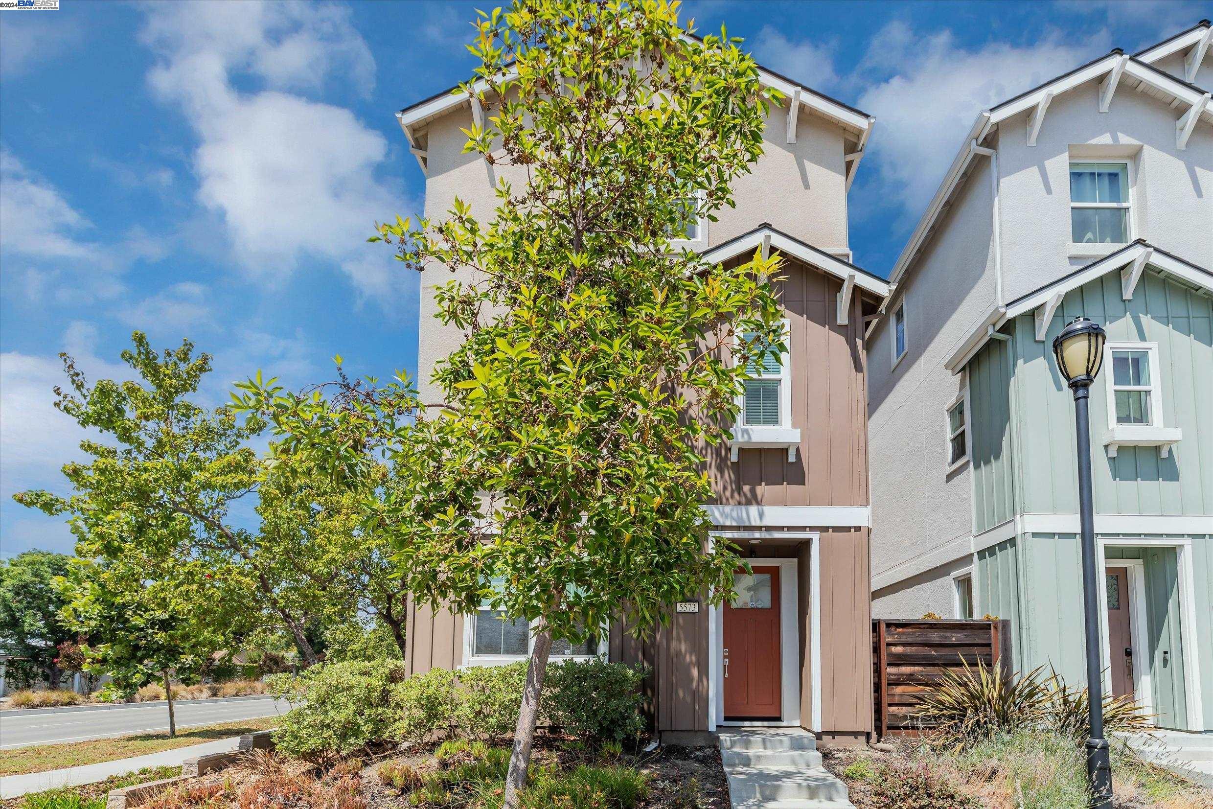 Detail Gallery Image 1 of 1 For 5573 Rosa Way, Newark,  CA 94560 - 4 Beds | 3/1 Baths