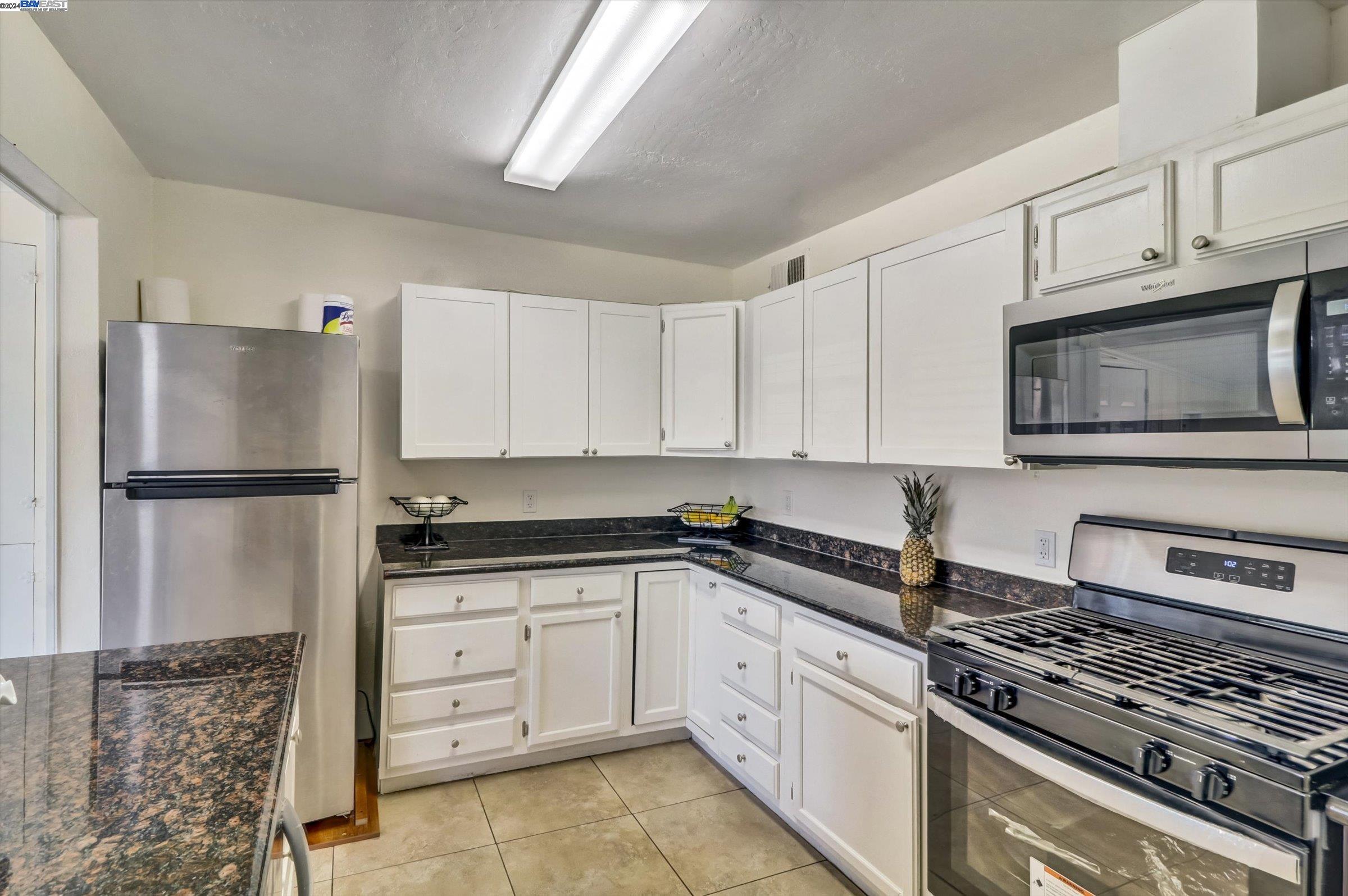 Detail Gallery Image 6 of 19 For 104 Alvarado Ave, Pittsburg,  CA 94565 - 3 Beds | 1 Baths