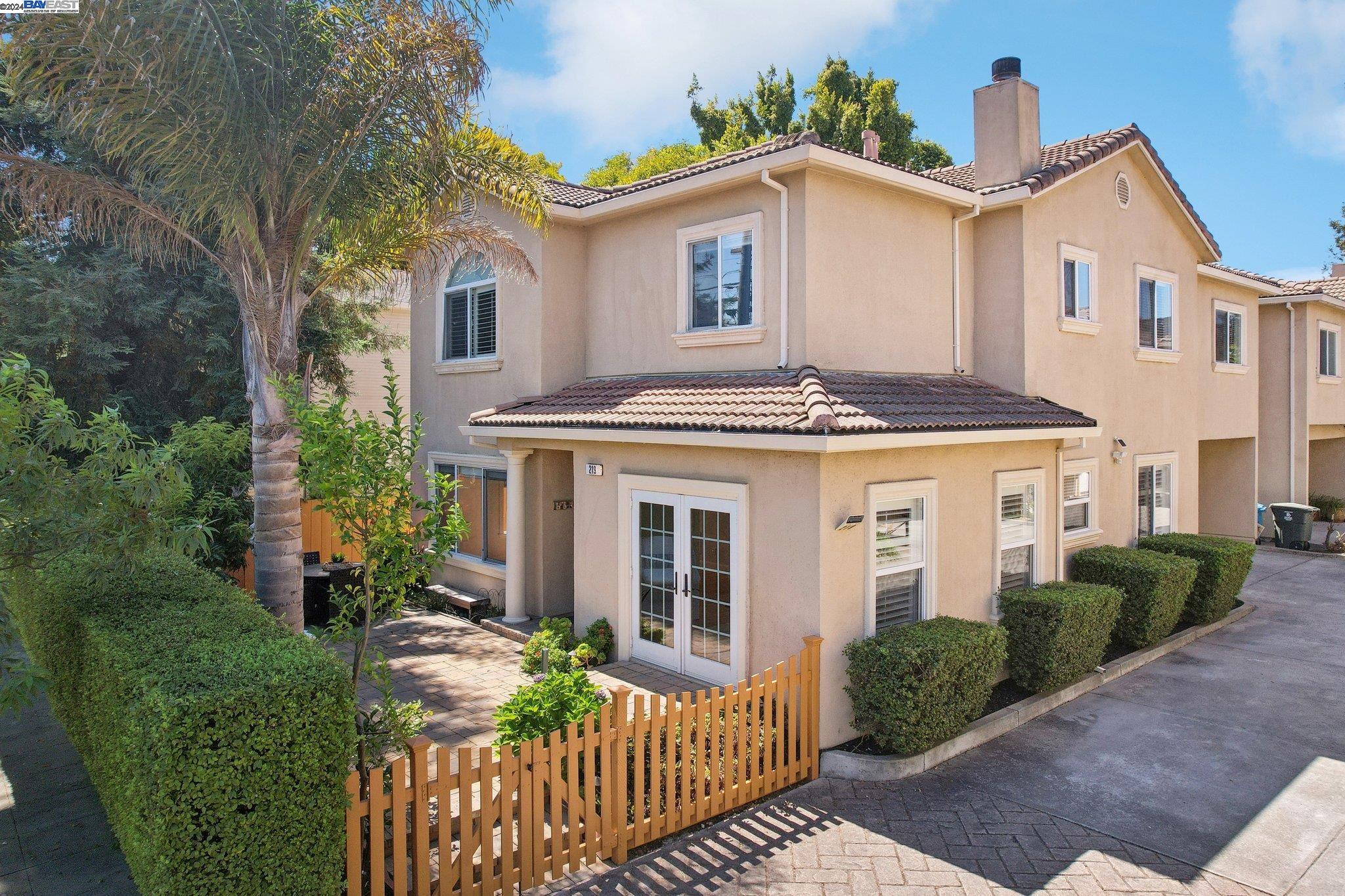 Detail Gallery Image 1 of 1 For 219 E Bellevue Ave, San Mateo,  CA 94401 - 5 Beds | 3/1 Baths