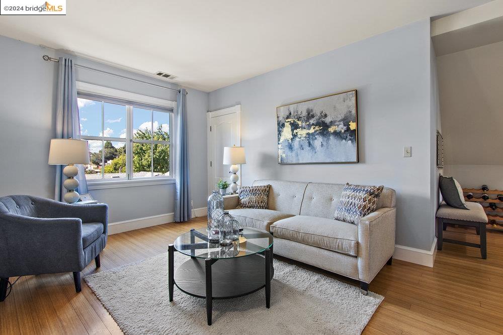 Photo #2: 41069561 Listing 