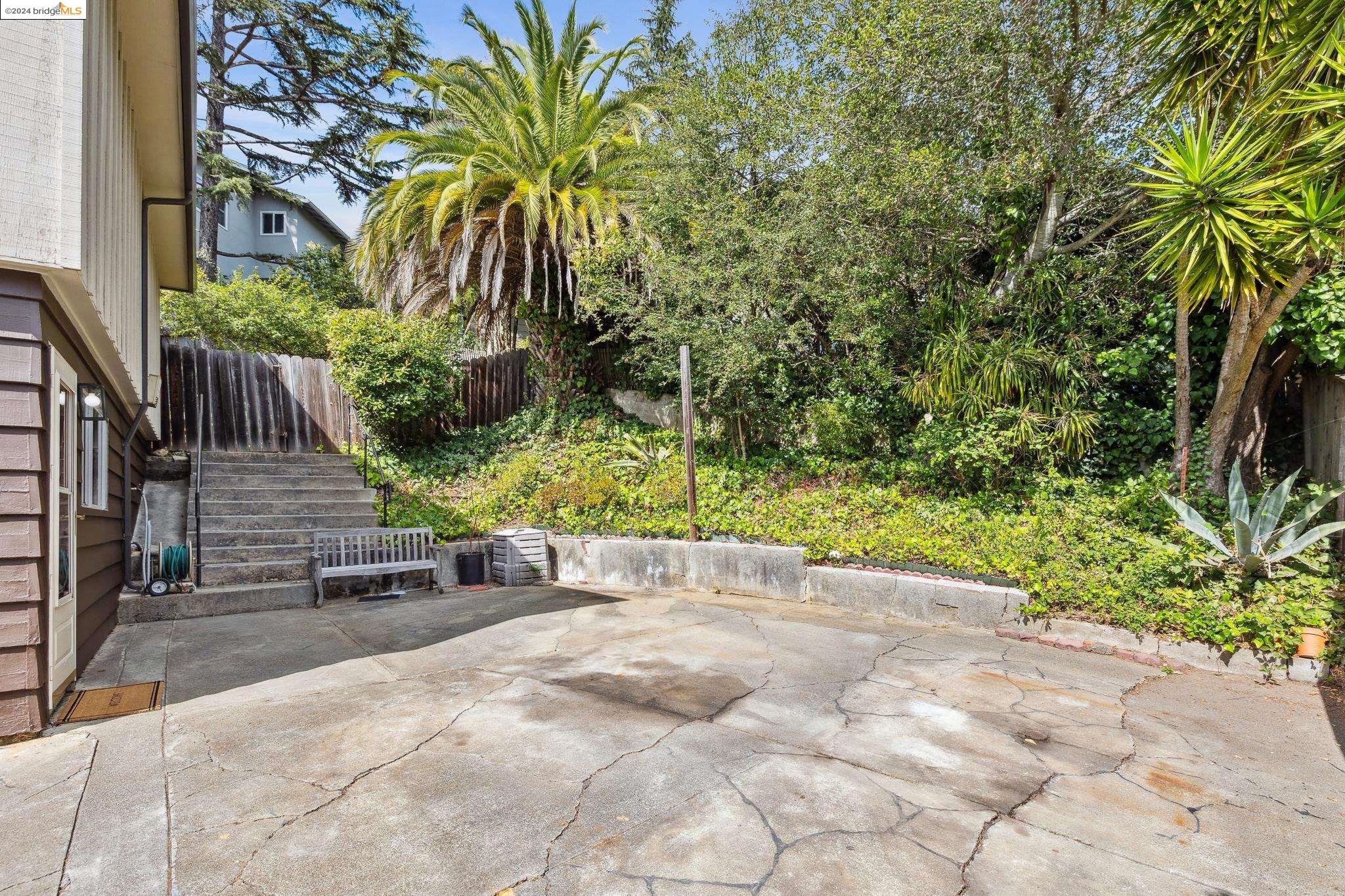 5824 Moraga Ave