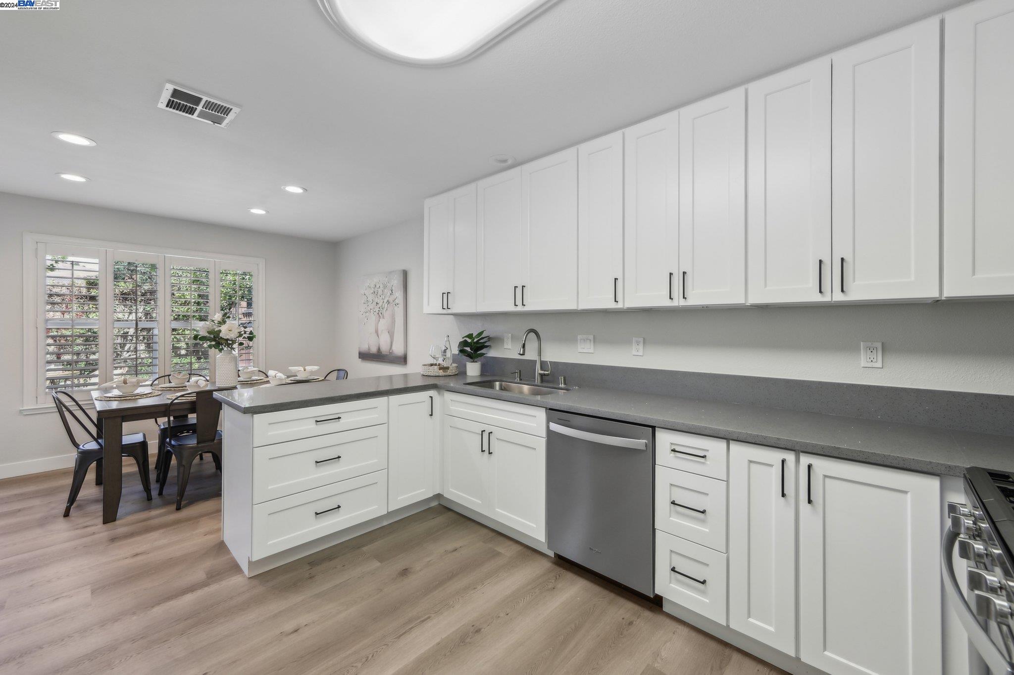 Photo #2: 41069704 Listing 