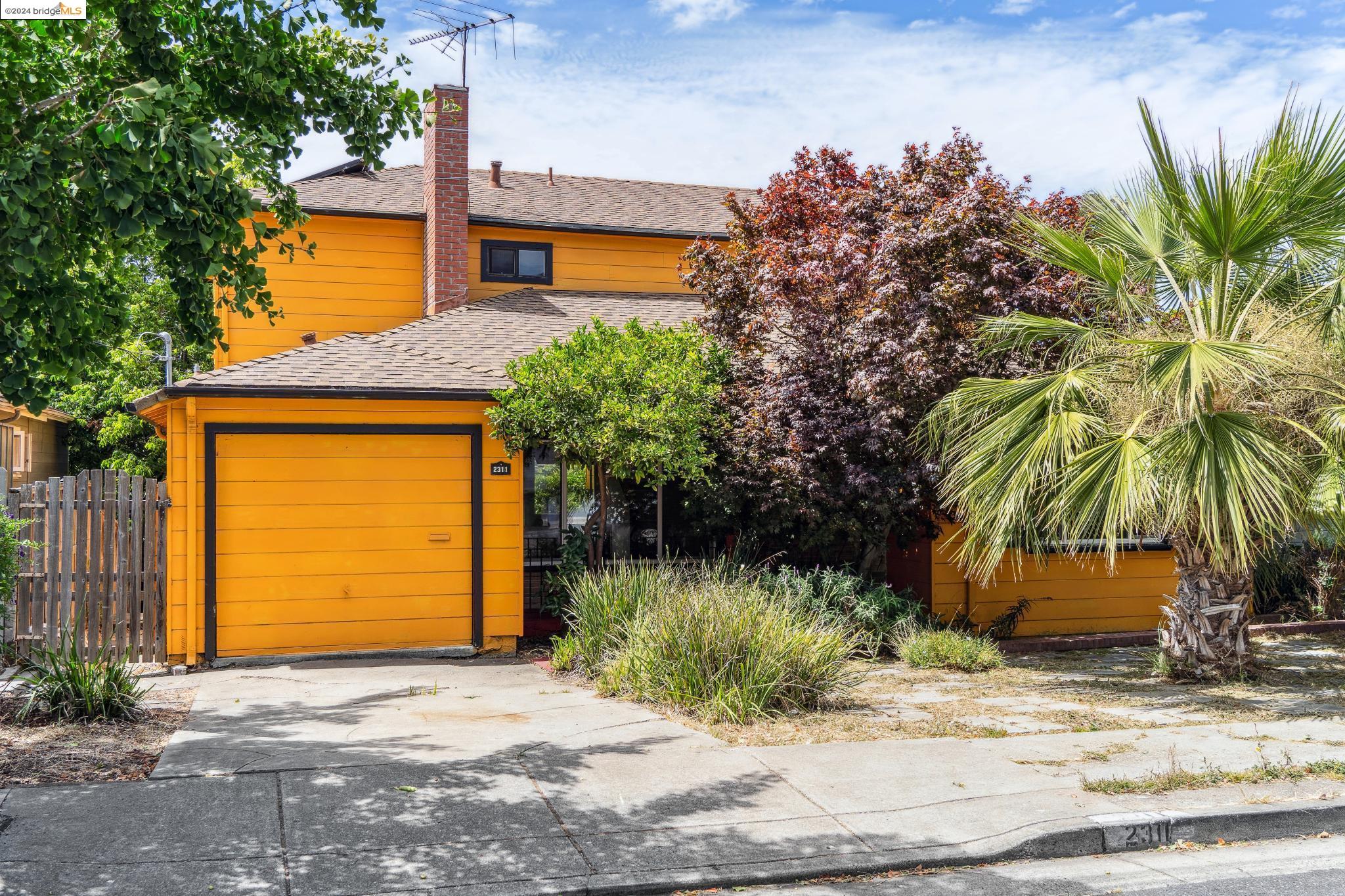 Detail Gallery Image 1 of 1 For 2311 Gloria St, El Cerrito,  CA 94530 - 5 Beds | 3 Baths