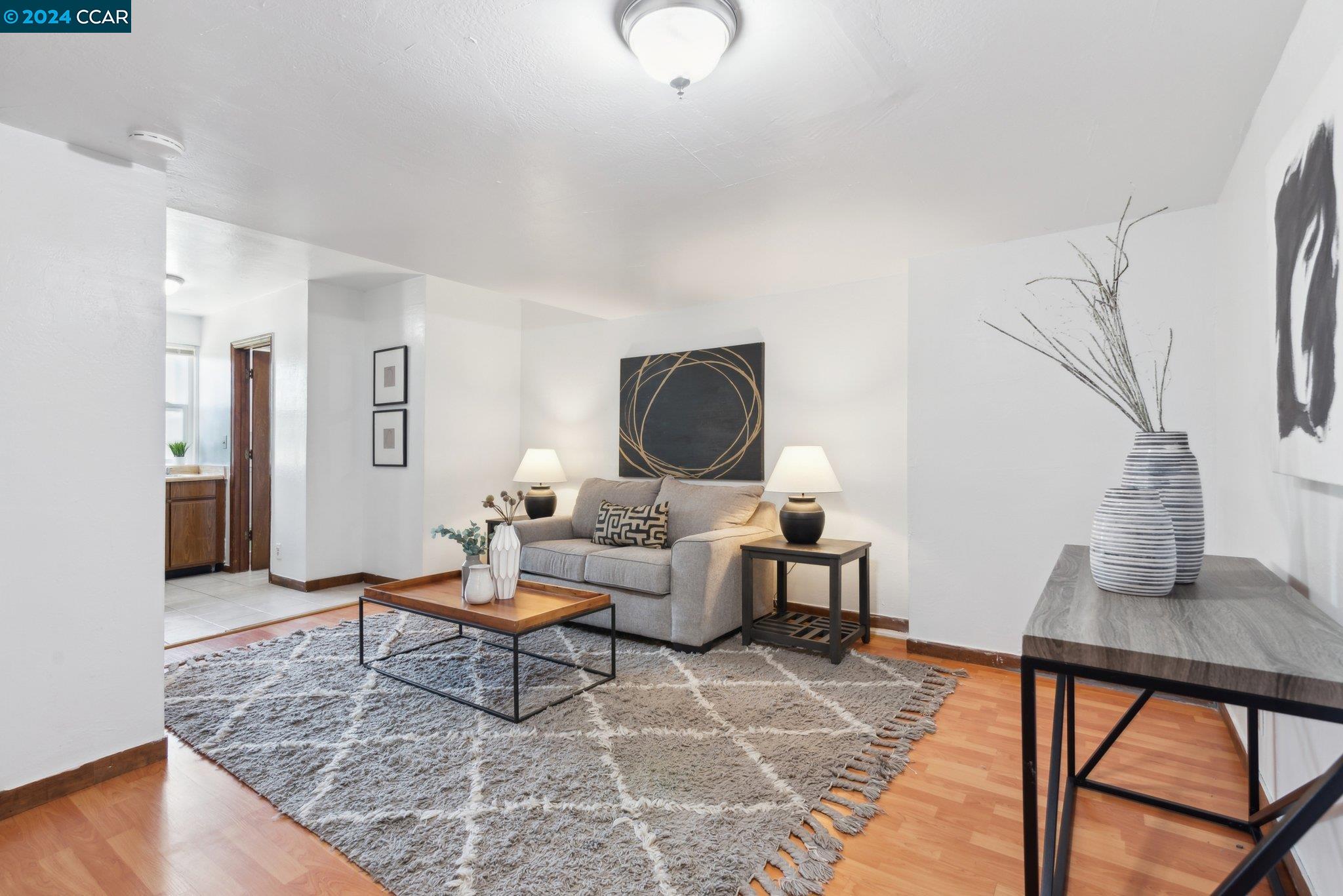 Detail Gallery Image 1 of 1 For 521 Holyoke St, San Francisco,  CA 94134 - 3 Beds | 2 Baths