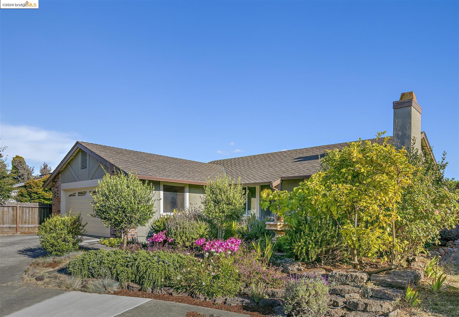 Detail Gallery Image 1 of 1 For 5230 Gordon Ave, El Cerrito,  CA 94530 - 3 Beds | 2 Baths