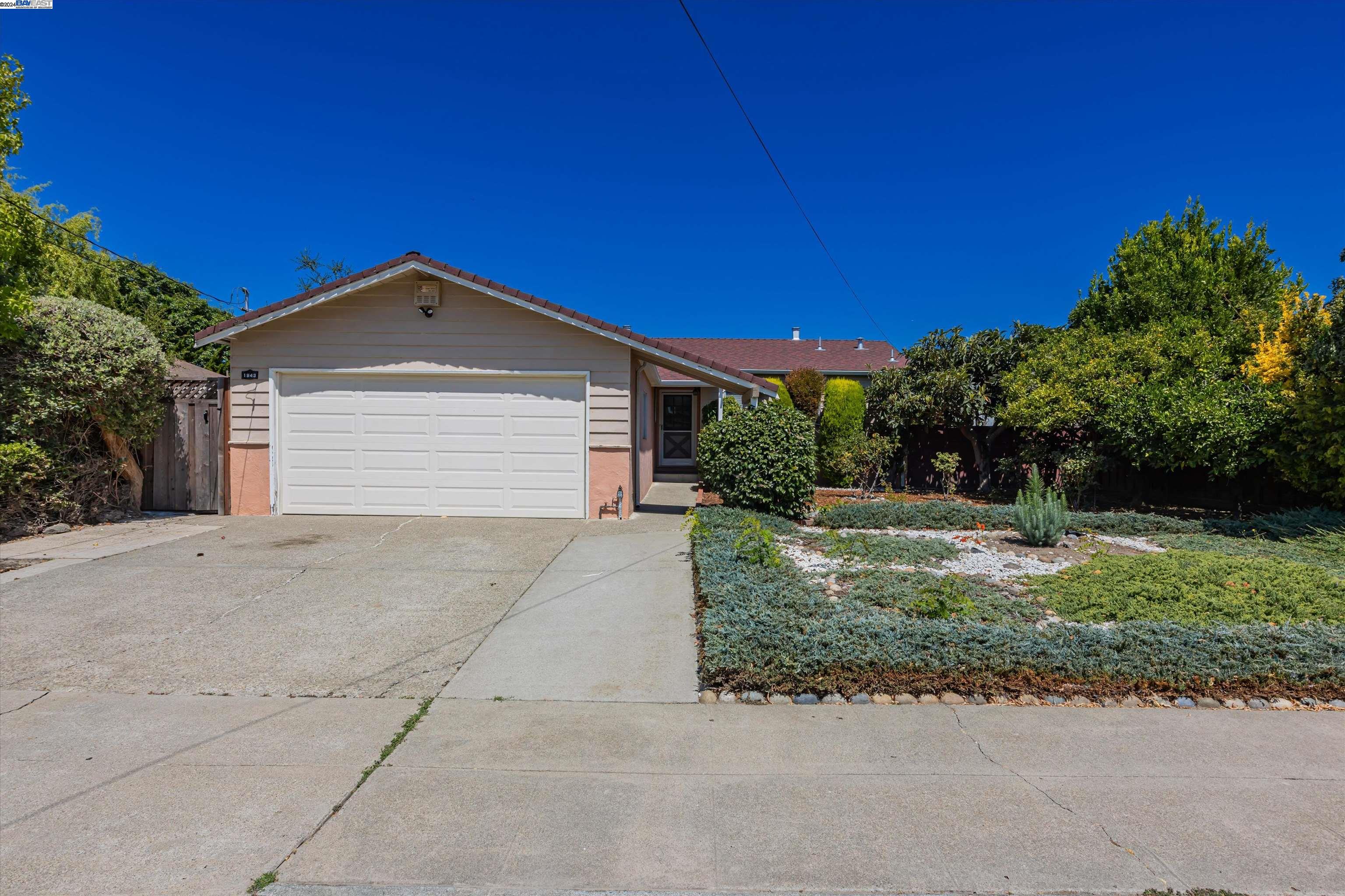 Detail Gallery Image 1 of 36 For 1943 Vining Dr, San Leandro,  CA 94579 - 3 Beds | 2 Baths