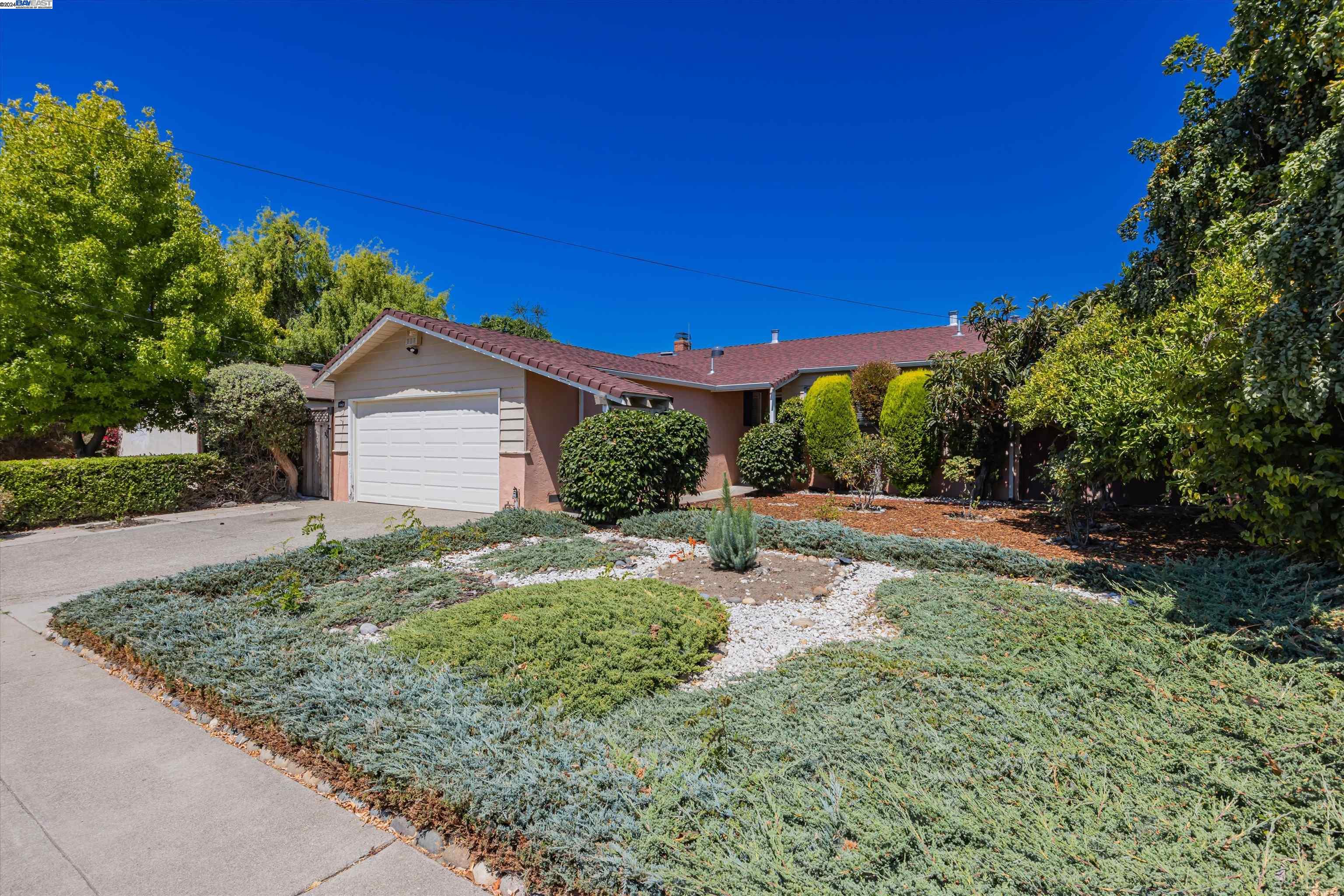 Detail Gallery Image 2 of 36 For 1943 Vining Dr, San Leandro,  CA 94579 - 3 Beds | 2 Baths