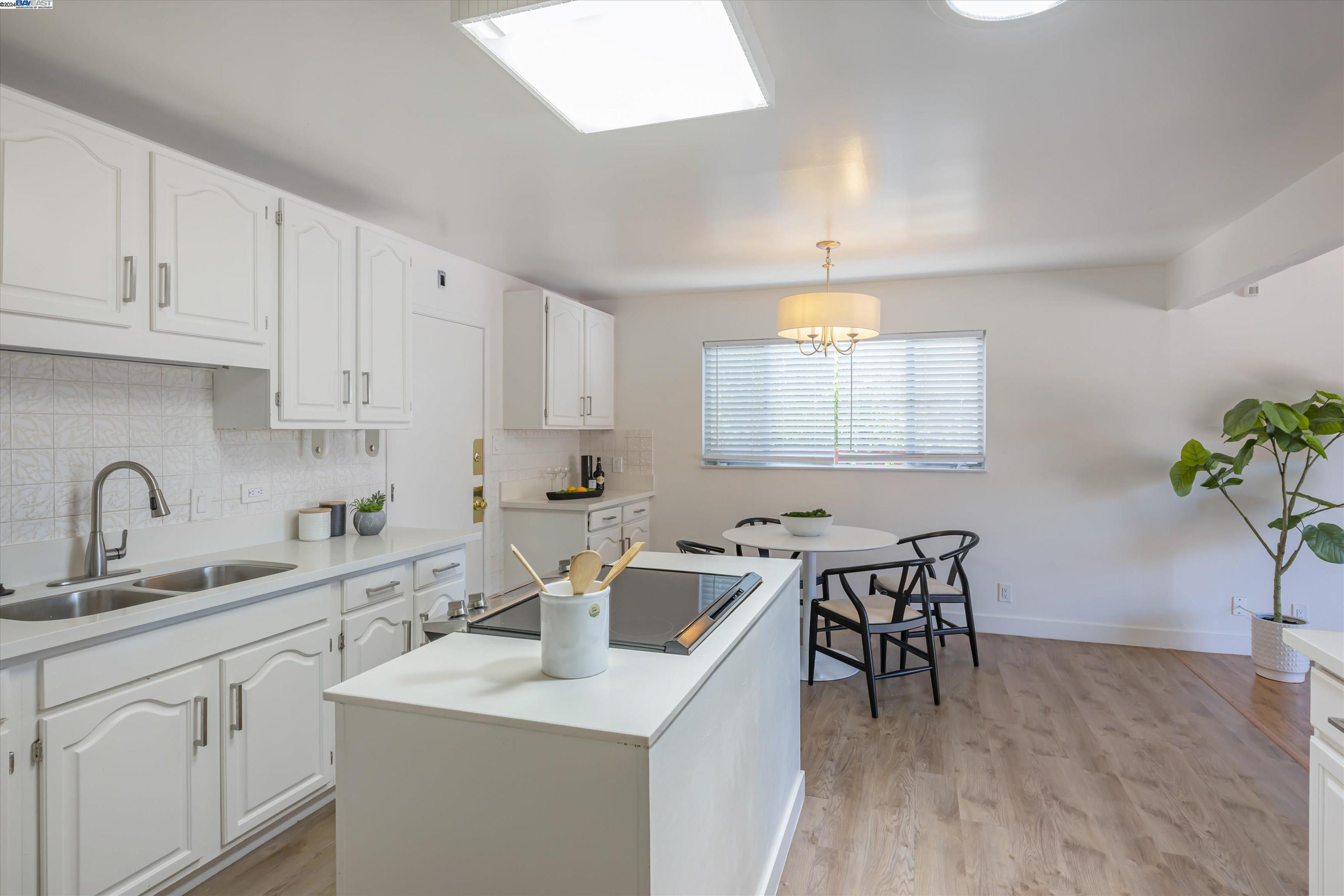 Detail Gallery Image 13 of 36 For 1943 Vining Dr, San Leandro,  CA 94579 - 3 Beds | 2 Baths
