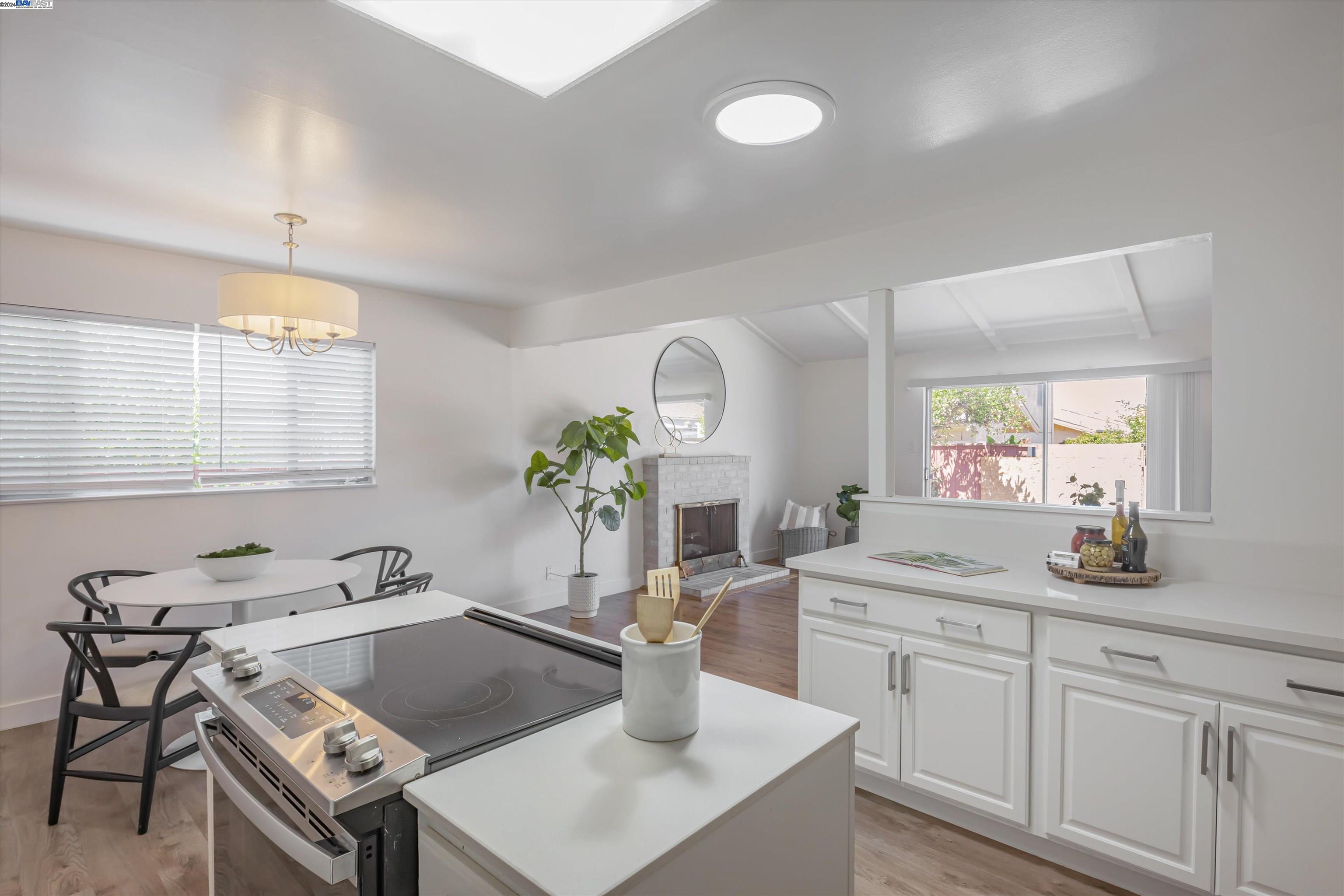 Detail Gallery Image 14 of 36 For 1943 Vining Dr, San Leandro,  CA 94579 - 3 Beds | 2 Baths