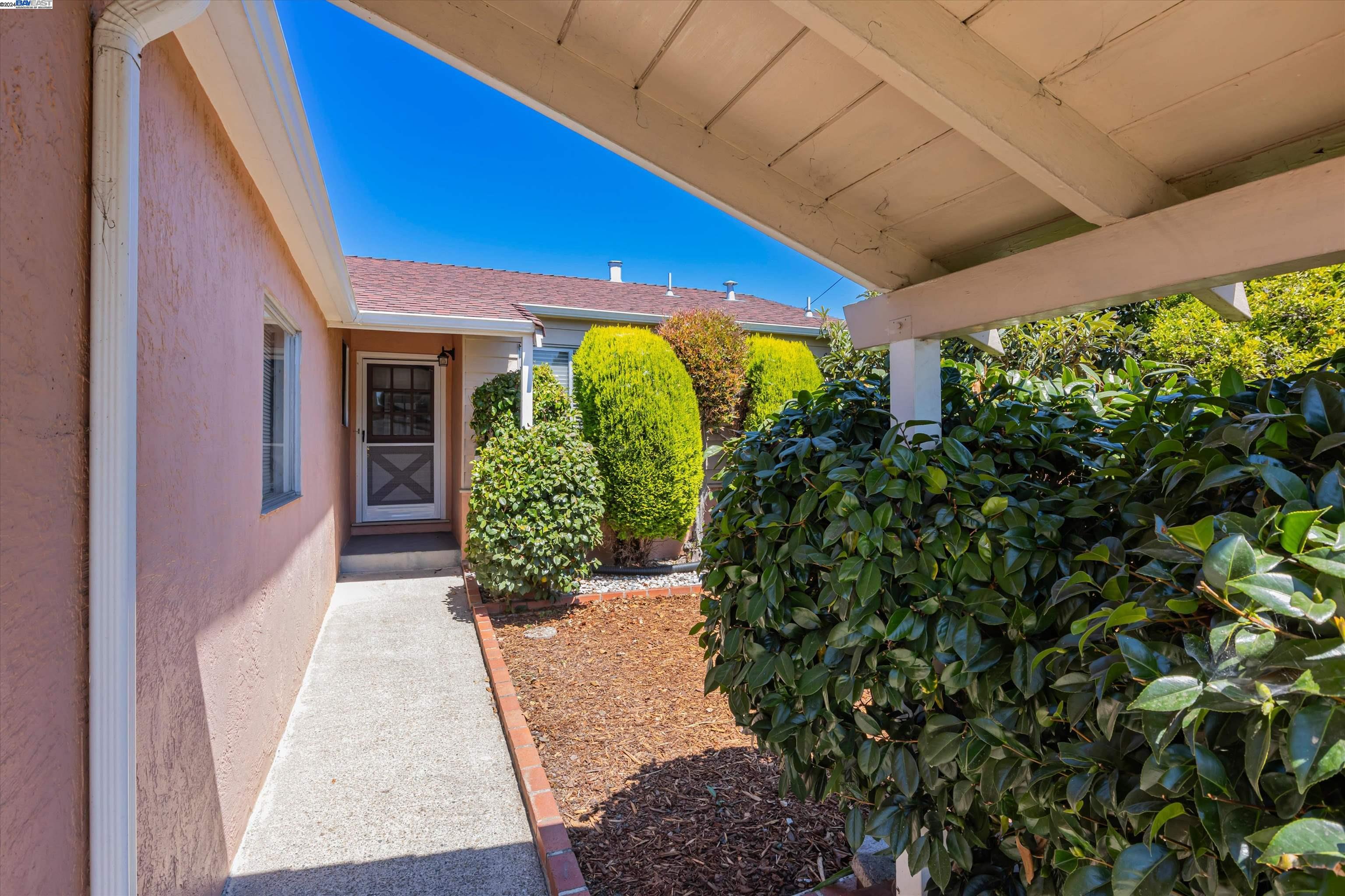 Detail Gallery Image 3 of 36 For 1943 Vining Dr, San Leandro,  CA 94579 - 3 Beds | 2 Baths