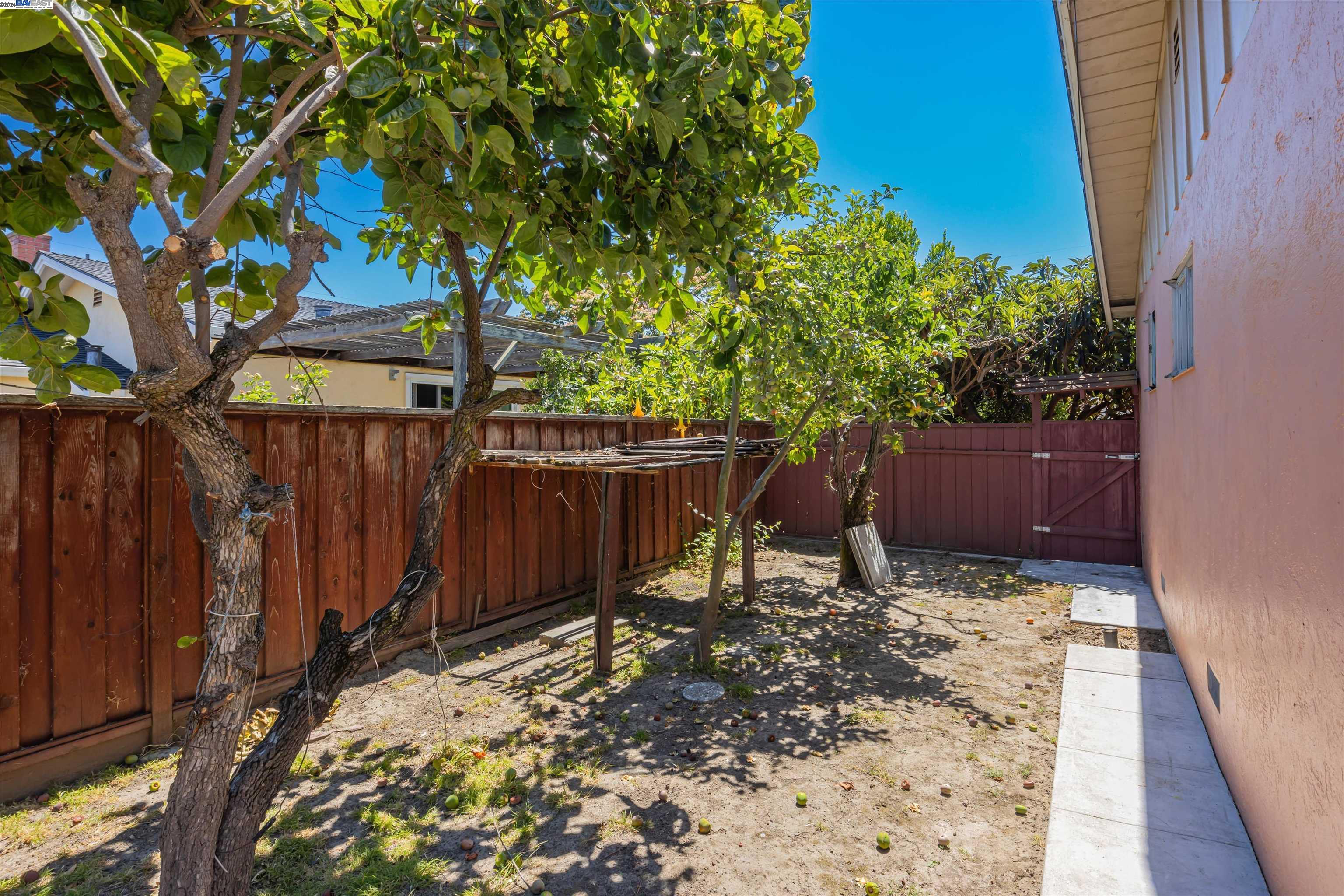 Detail Gallery Image 34 of 36 For 1943 Vining Dr, San Leandro,  CA 94579 - 3 Beds | 2 Baths