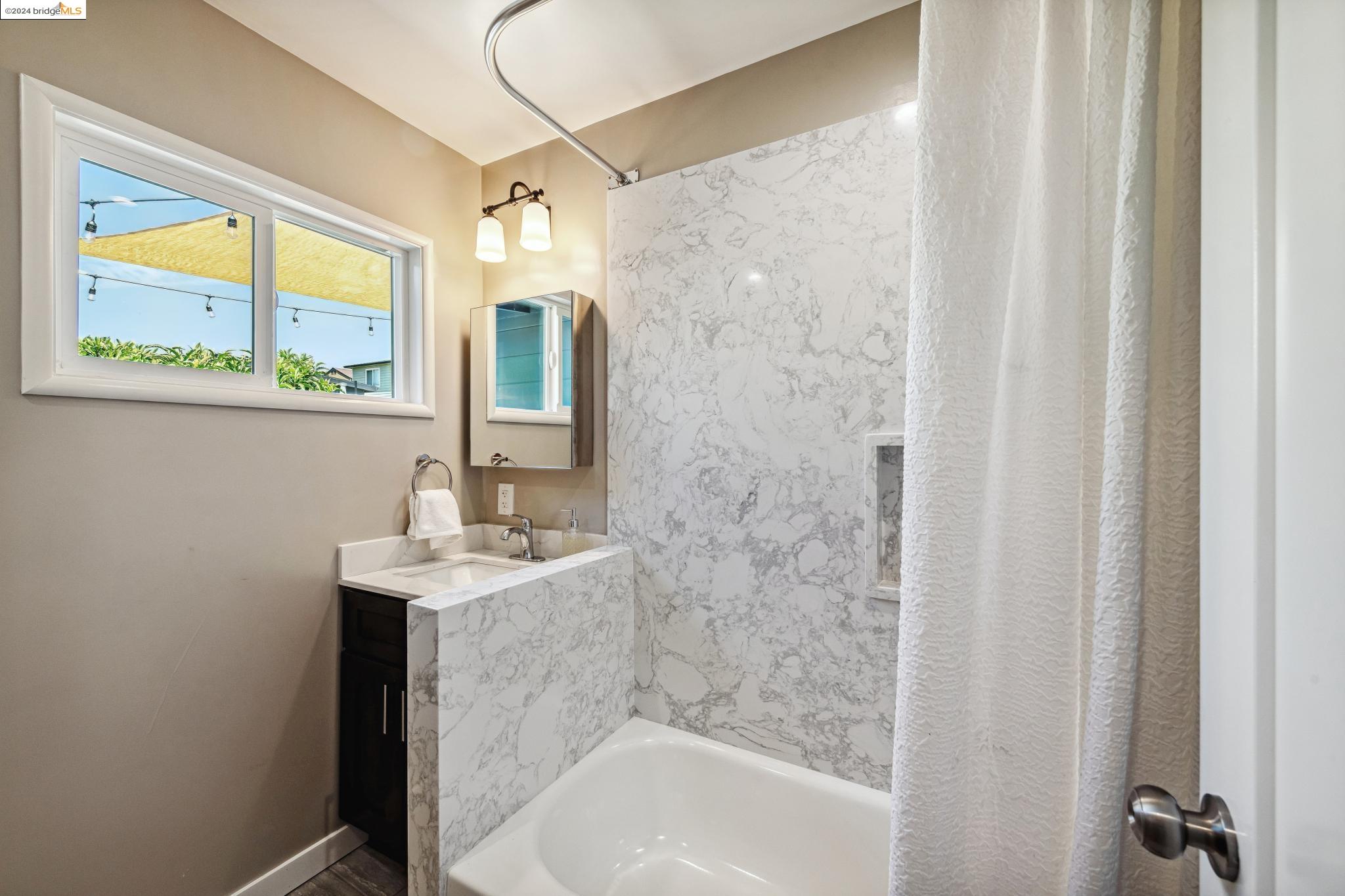 Detail Gallery Image 27 of 53 For 224 Ashbury Ave, El Cerrito,  CA 94530 - 3 Beds | 2 Baths