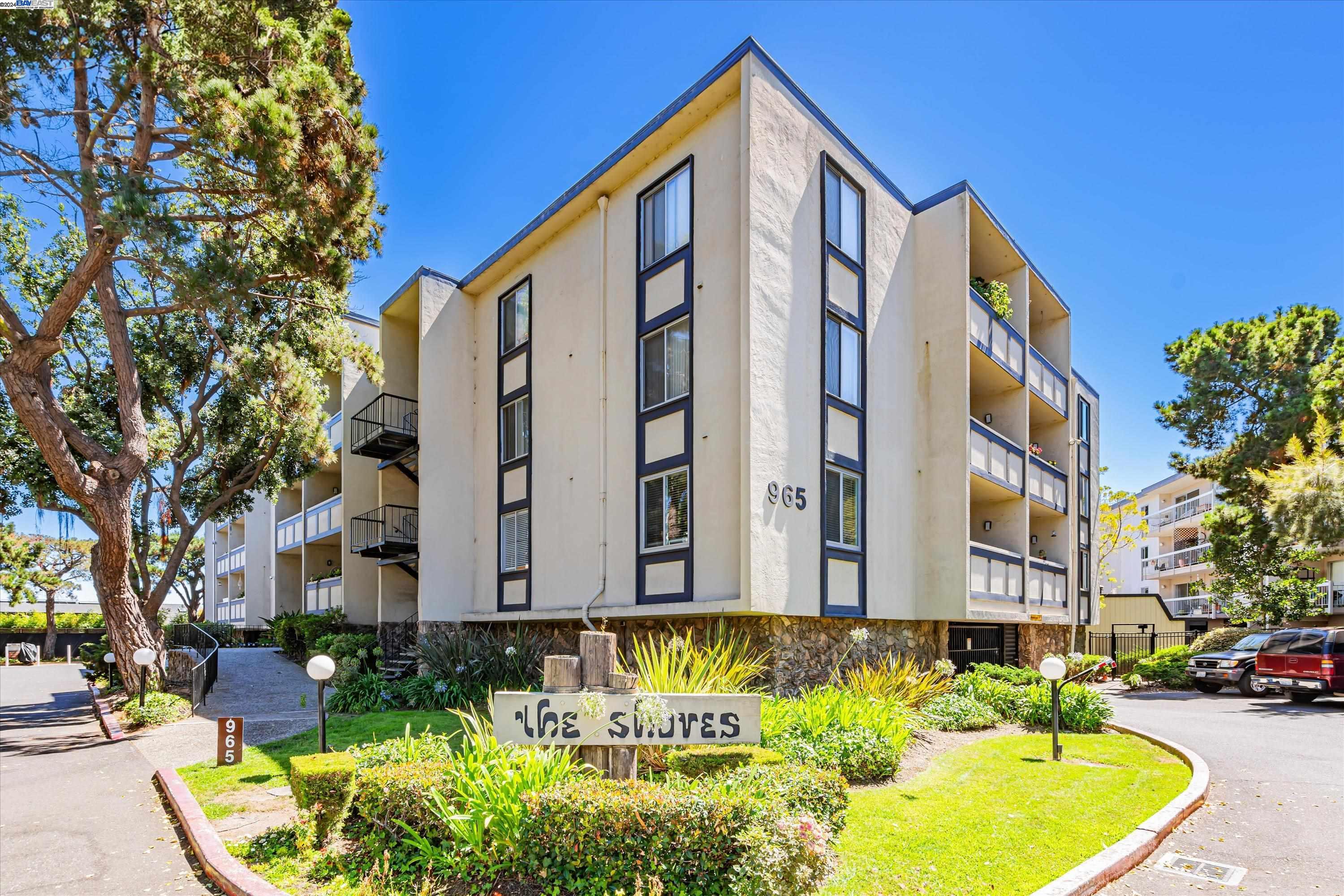 More Details about MLS # 41069876 : 965 SHOREPOINT CT # 300