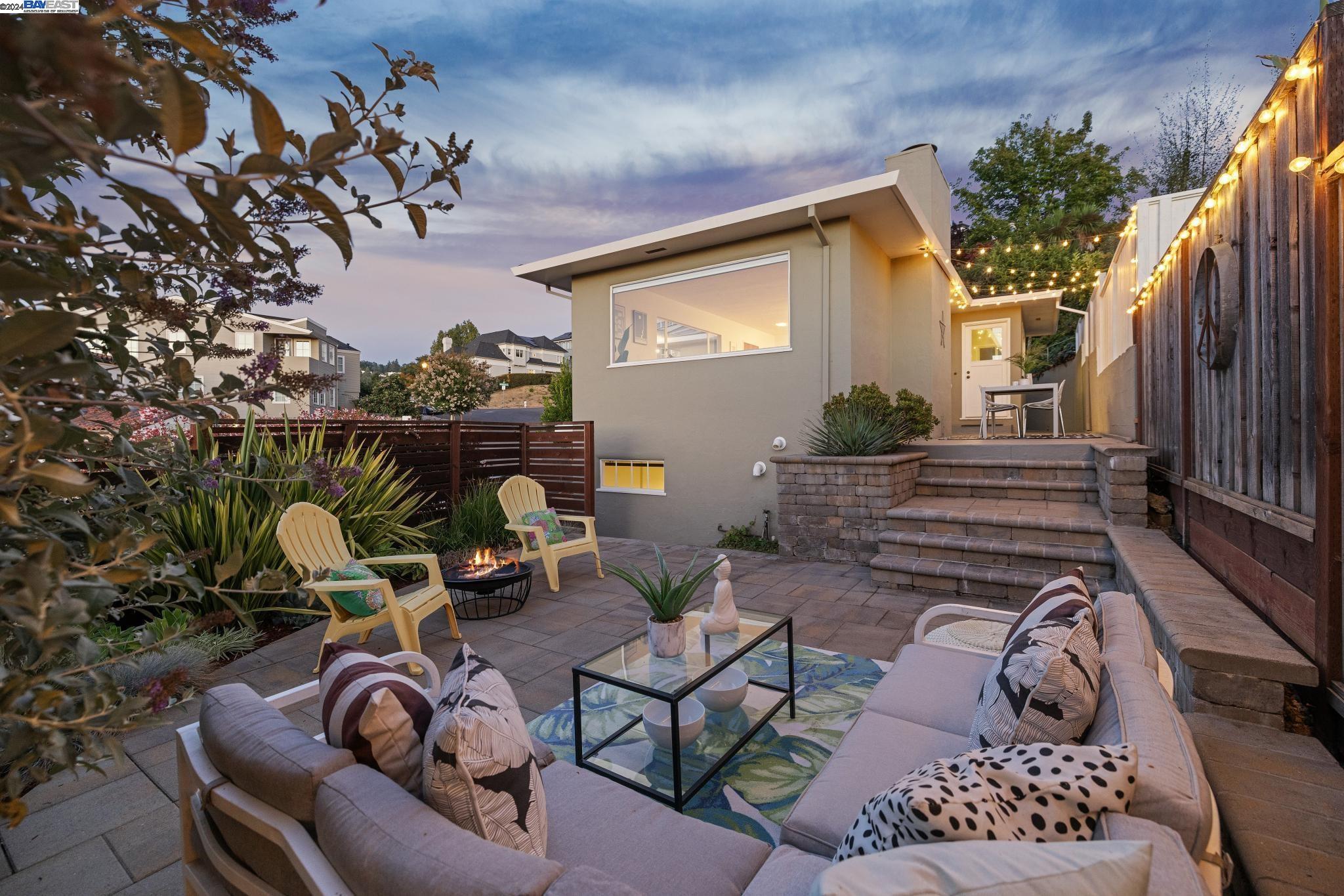 Detail Gallery Image 1 of 1 For 111 Agnes Street, Oakland,  CA 94618 - 3 Beds | 2 Baths