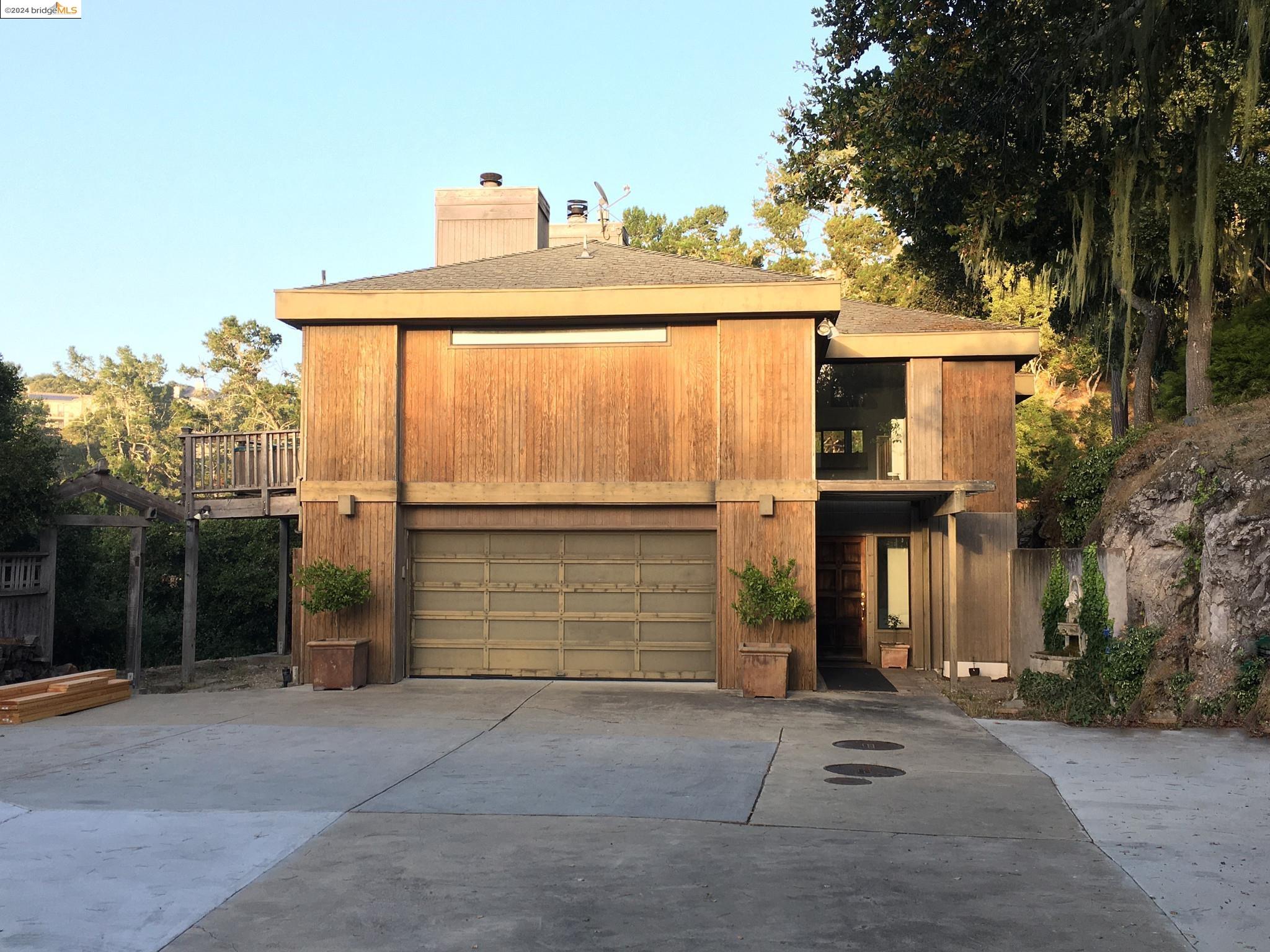 Detail Gallery Image 2 of 38 For 25435 Hidden Mesa Rd, Monterey,  CA 93940 - 3 Beds | 2/1 Baths