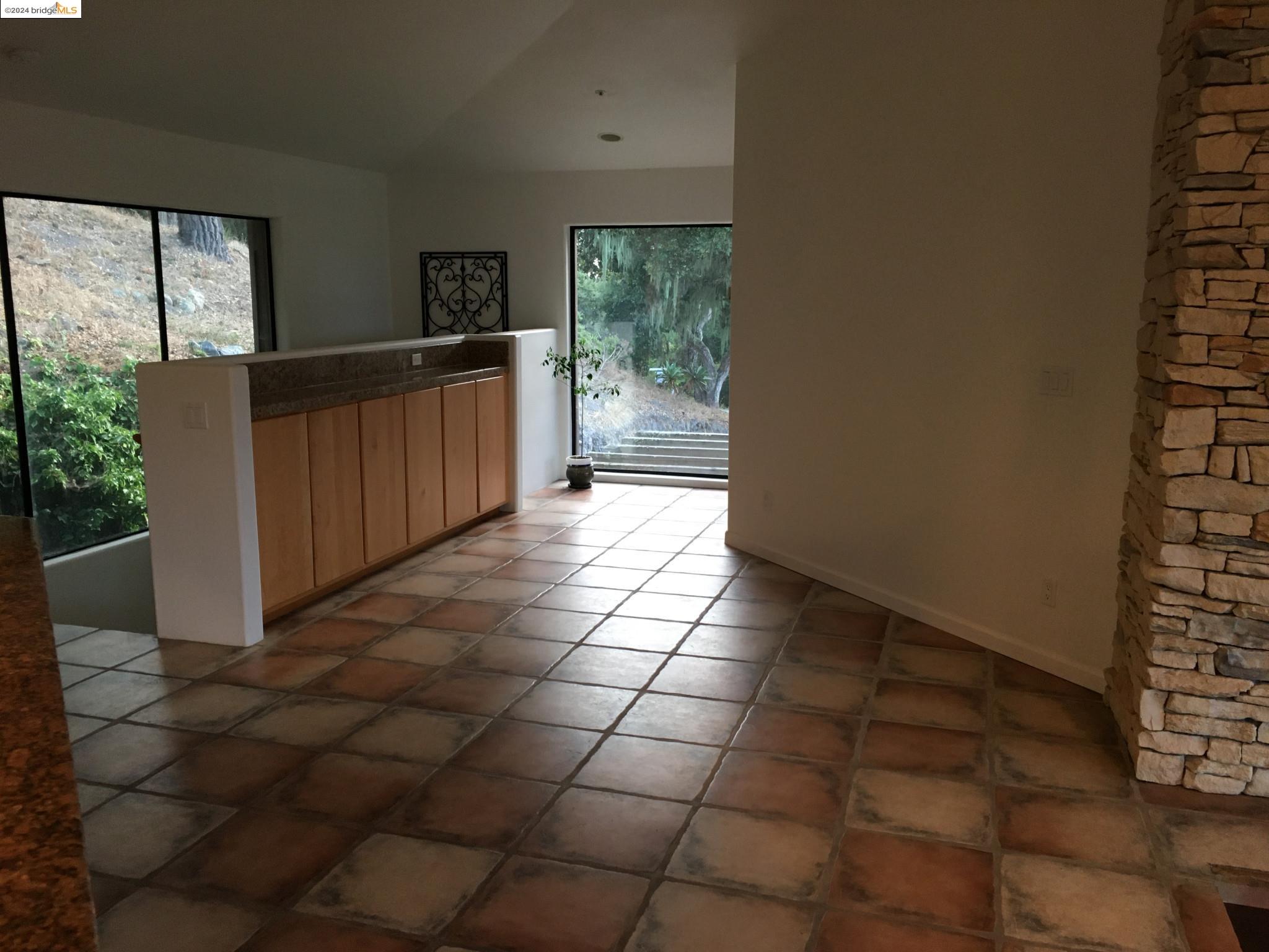 Detail Gallery Image 12 of 38 For 25435 Hidden Mesa Rd, Monterey,  CA 93940 - 3 Beds | 2/1 Baths
