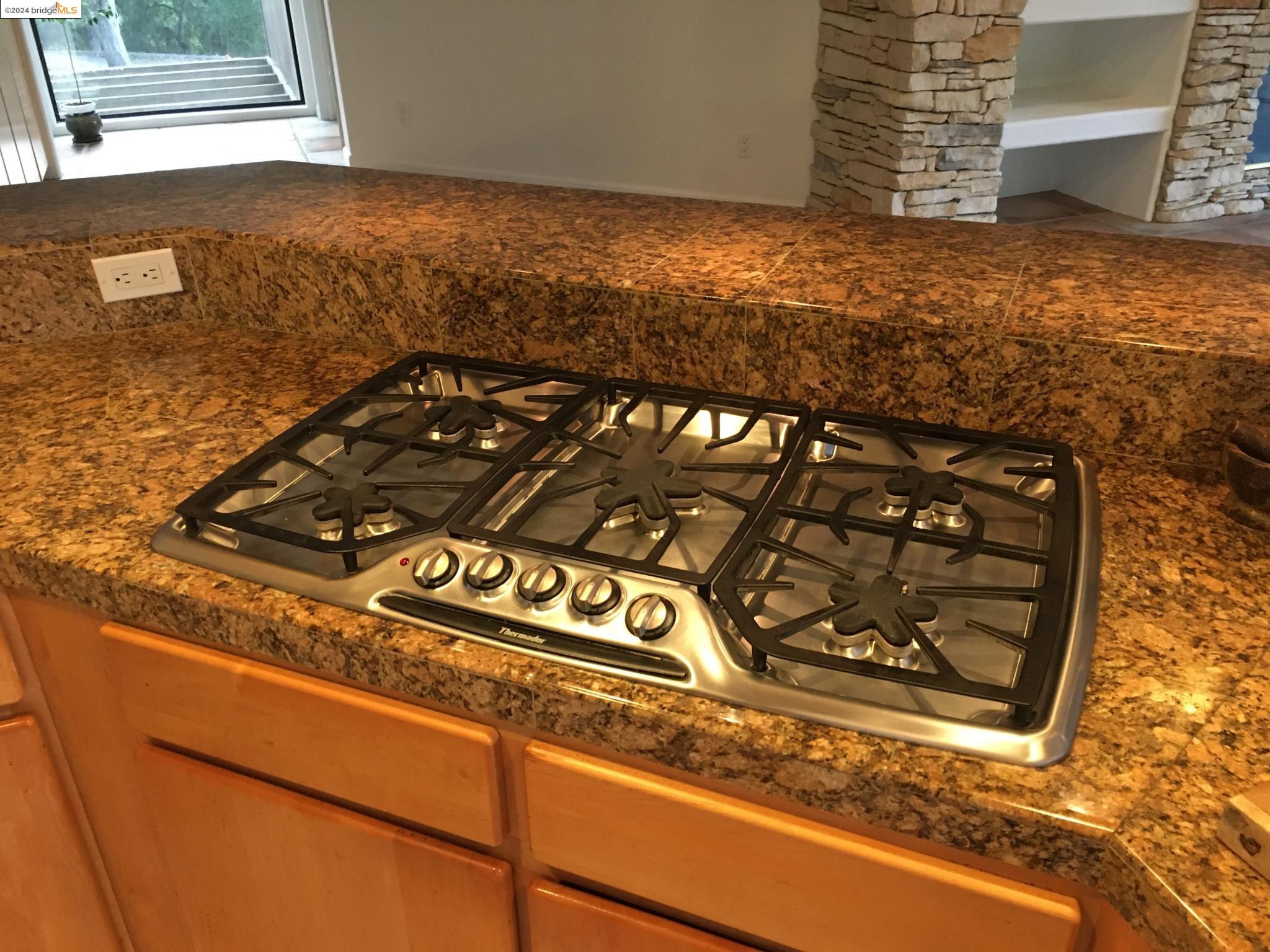 Detail Gallery Image 16 of 38 For 25435 Hidden Mesa Rd, Monterey,  CA 93940 - 3 Beds | 2/1 Baths