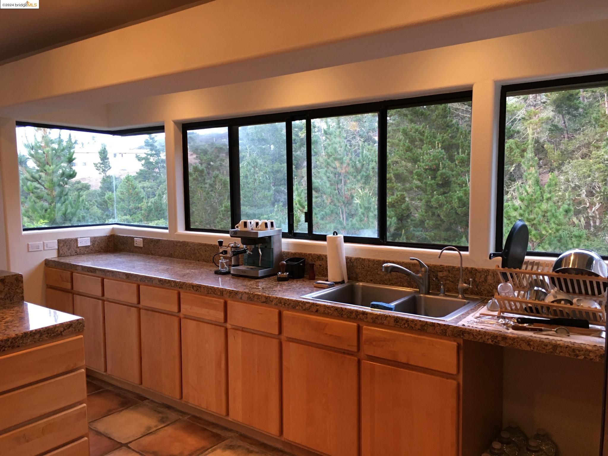 Detail Gallery Image 17 of 38 For 25435 Hidden Mesa Rd, Monterey,  CA 93940 - 3 Beds | 2/1 Baths