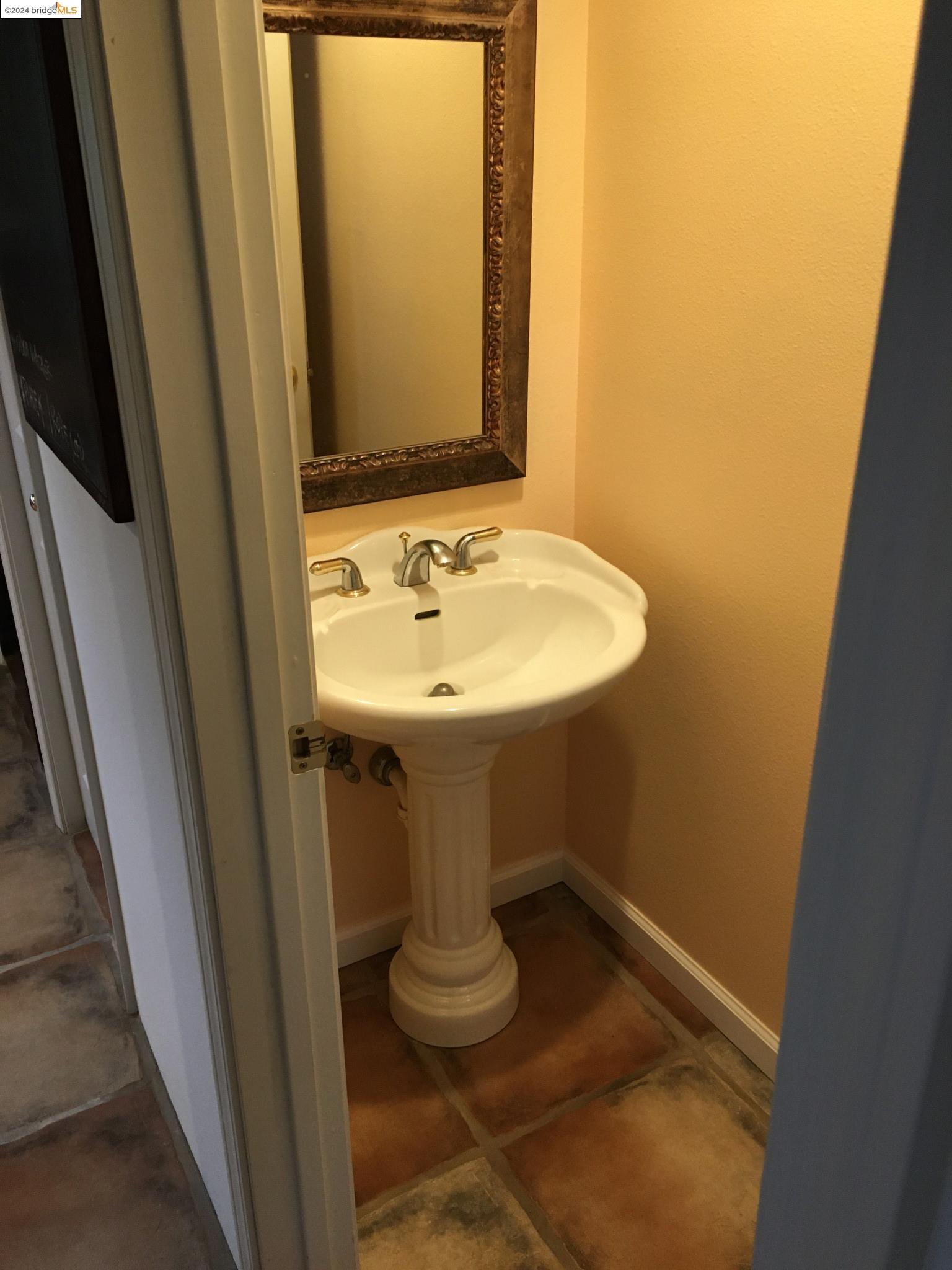 Detail Gallery Image 19 of 38 For 25435 Hidden Mesa Rd, Monterey,  CA 93940 - 3 Beds | 2/1 Baths