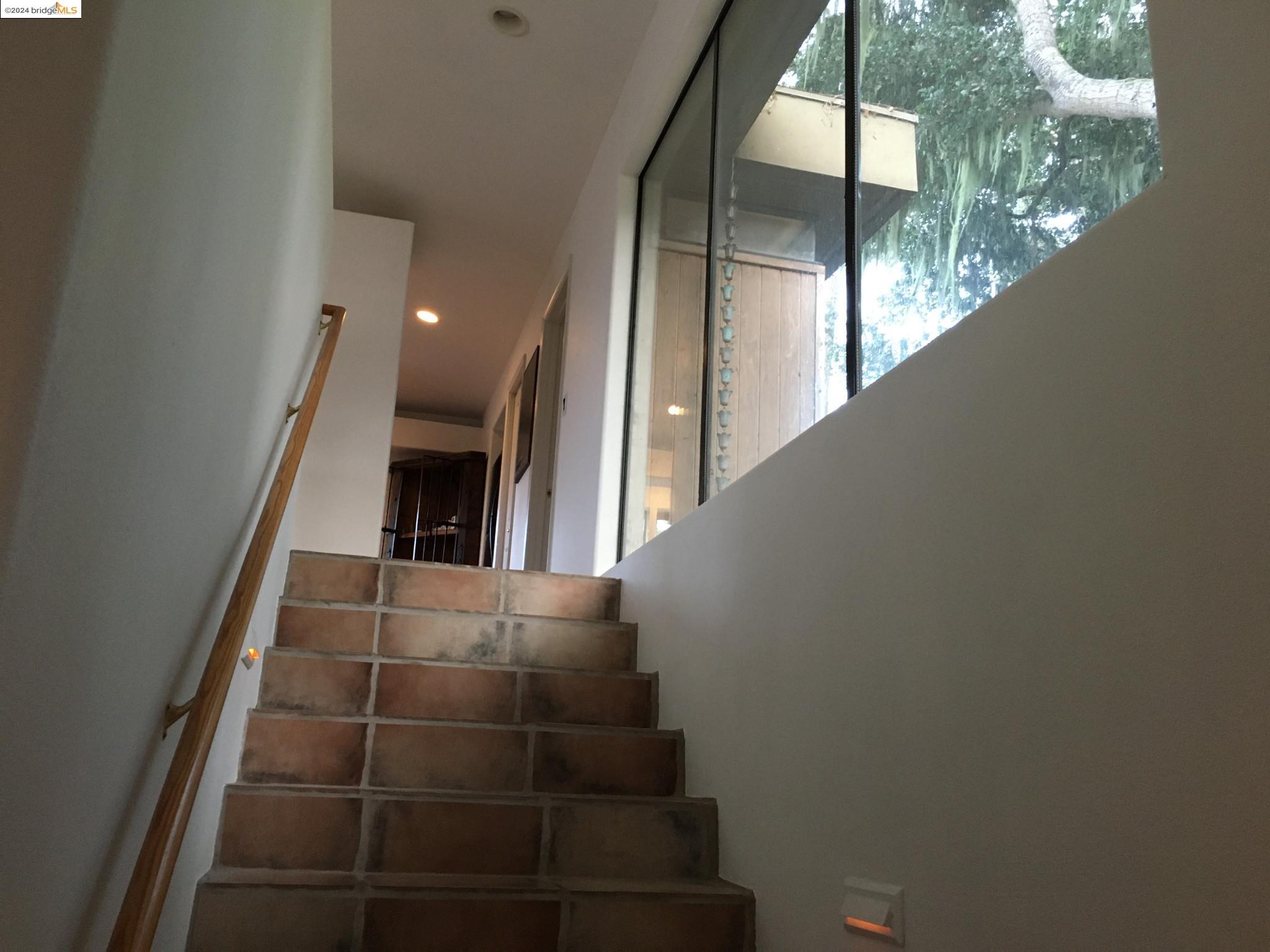 Detail Gallery Image 27 of 38 For 25435 Hidden Mesa Rd, Monterey,  CA 93940 - 3 Beds | 2/1 Baths