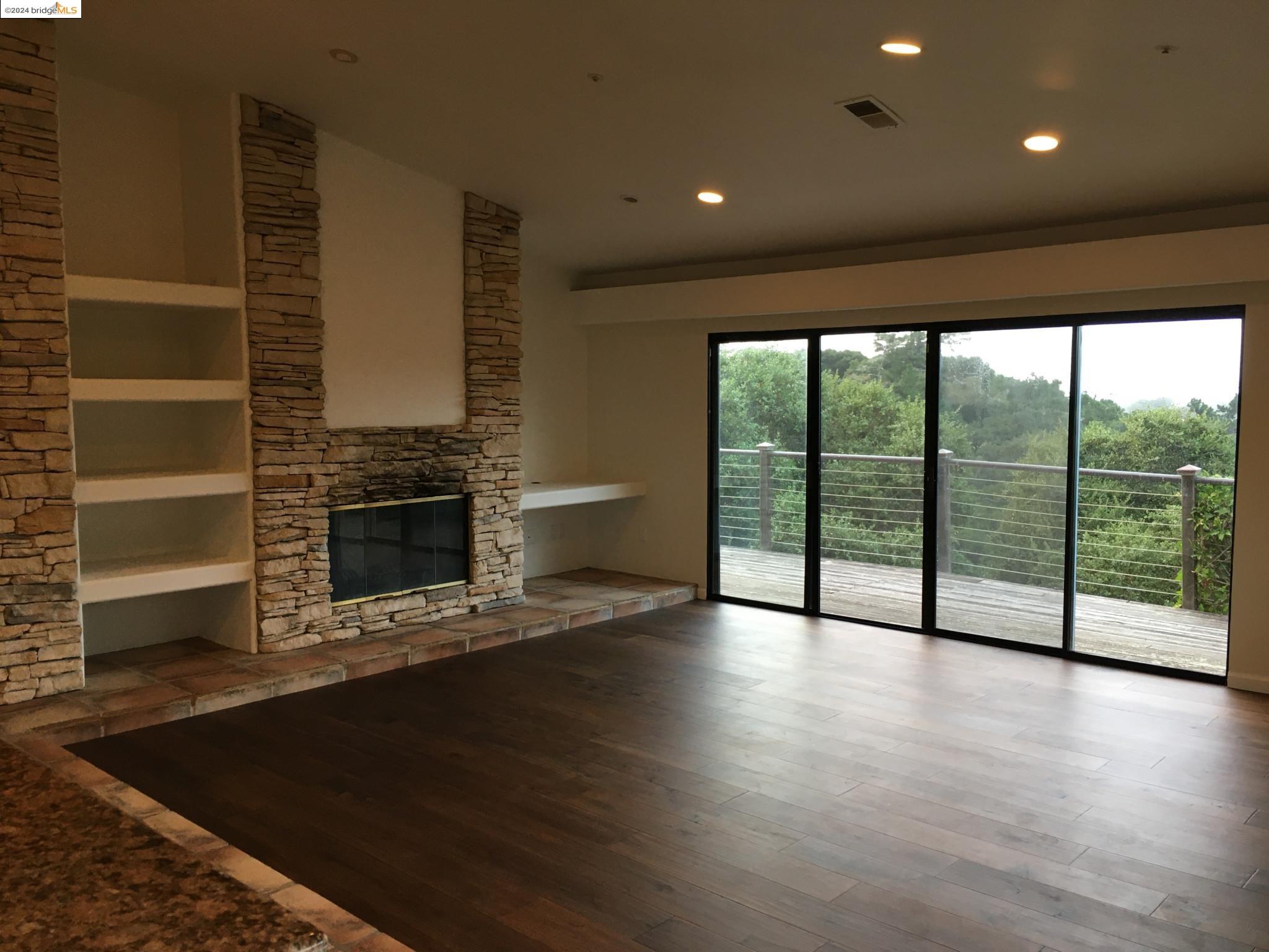 Detail Gallery Image 4 of 38 For 25435 Hidden Mesa Rd, Monterey,  CA 93940 - 3 Beds | 2/1 Baths