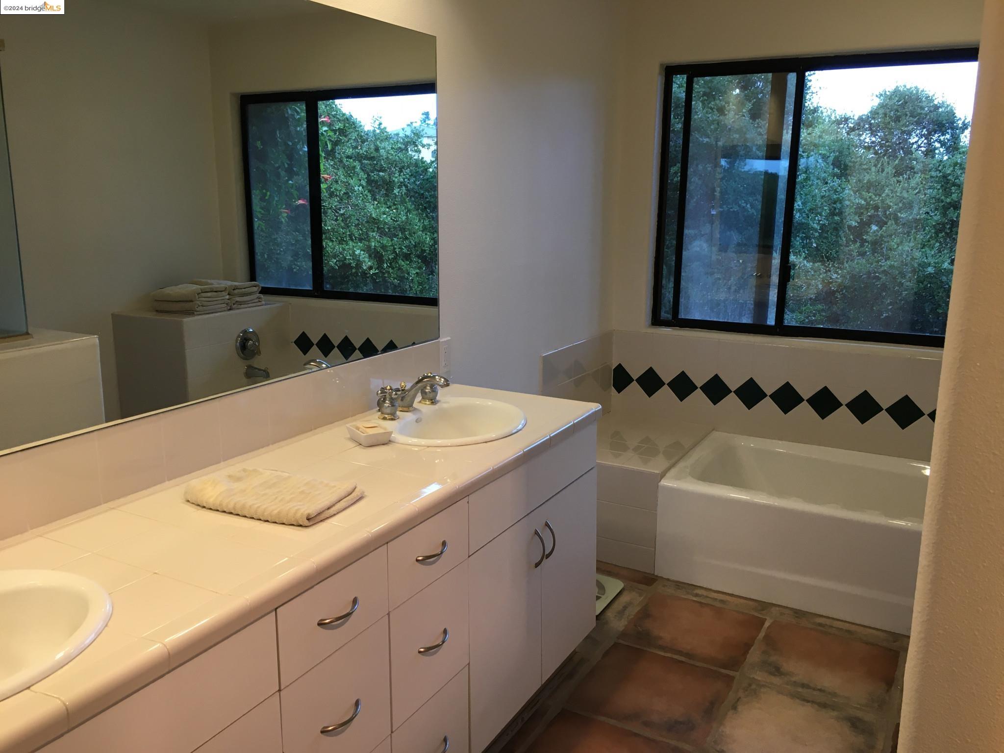Detail Gallery Image 35 of 38 For 25435 Hidden Mesa Rd, Monterey,  CA 93940 - 3 Beds | 2/1 Baths