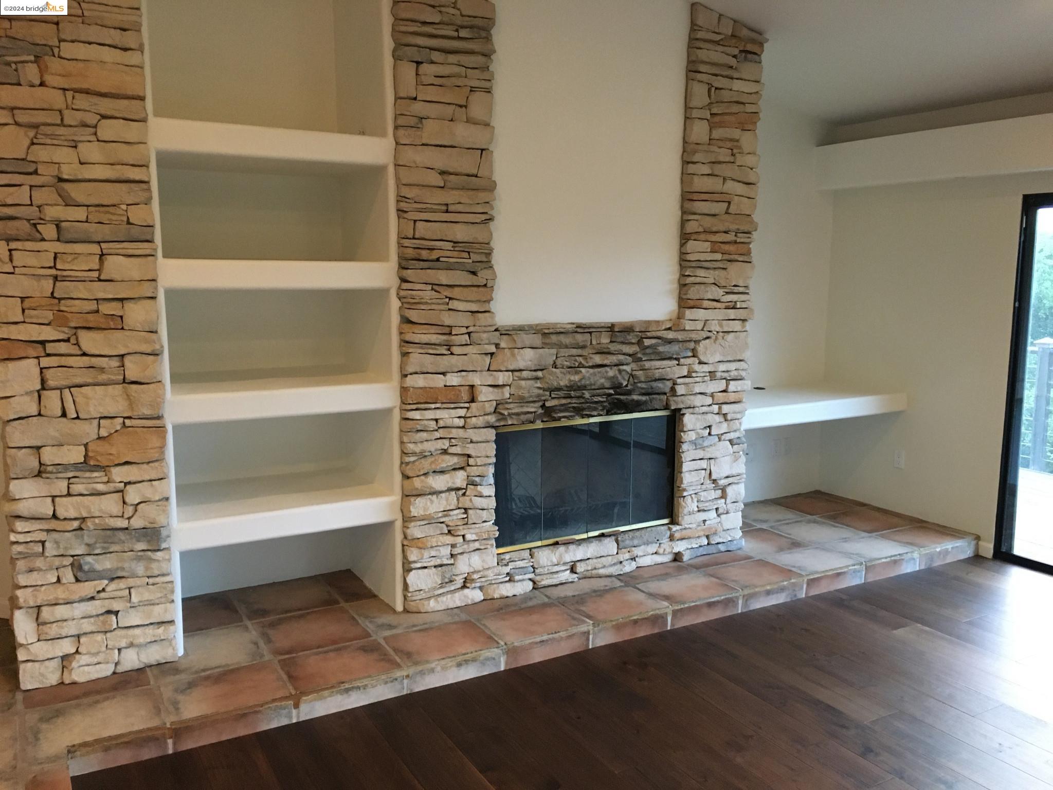 Detail Gallery Image 5 of 38 For 25435 Hidden Mesa Rd, Monterey,  CA 93940 - 3 Beds | 2/1 Baths