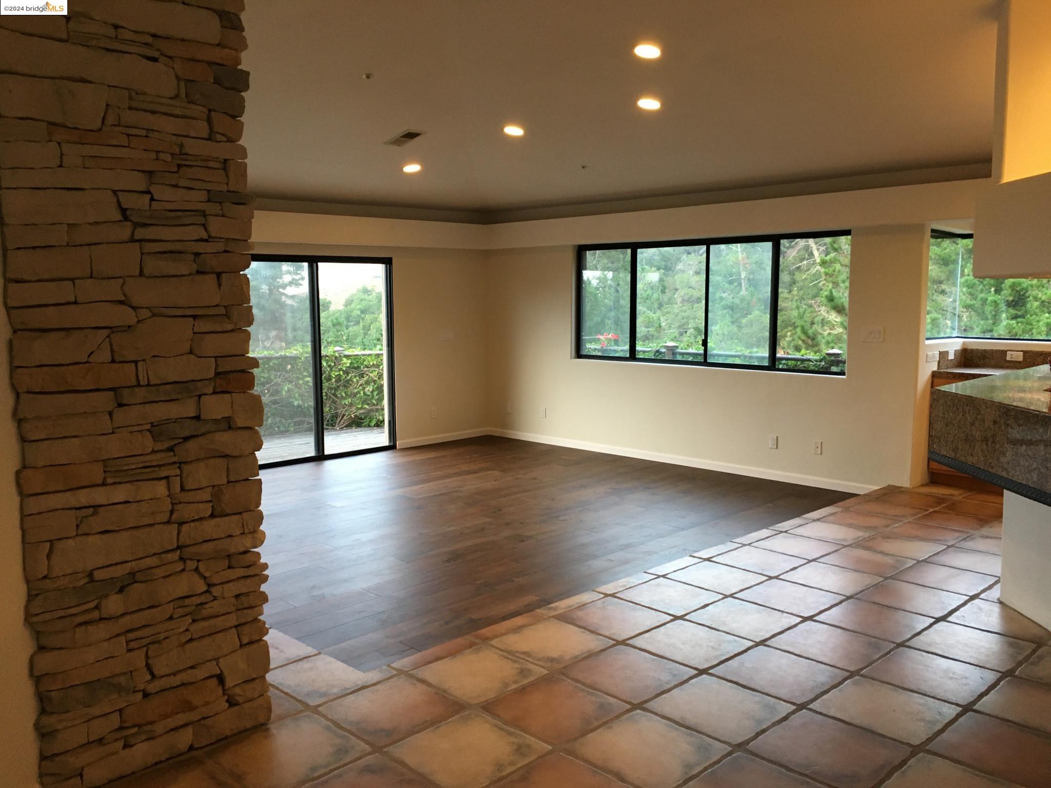 Detail Gallery Image 8 of 38 For 25435 Hidden Mesa Rd, Monterey,  CA 93940 - 3 Beds | 2/1 Baths