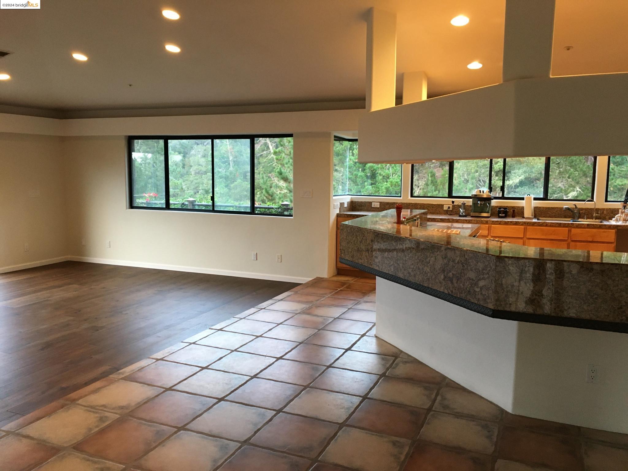 Detail Gallery Image 9 of 38 For 25435 Hidden Mesa Rd, Monterey,  CA 93940 - 3 Beds | 2/1 Baths